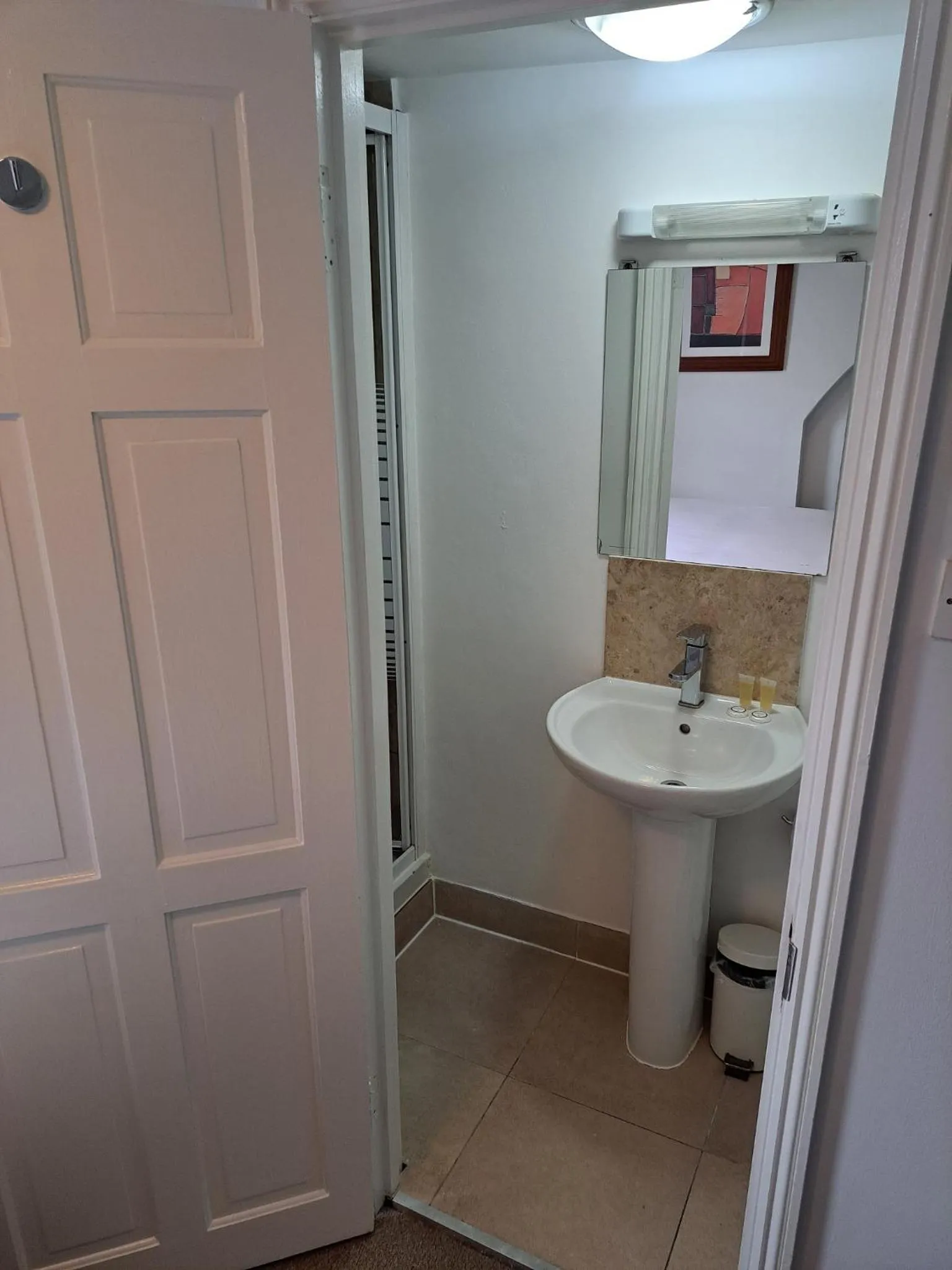 Bathroom in Palace Court Hotel