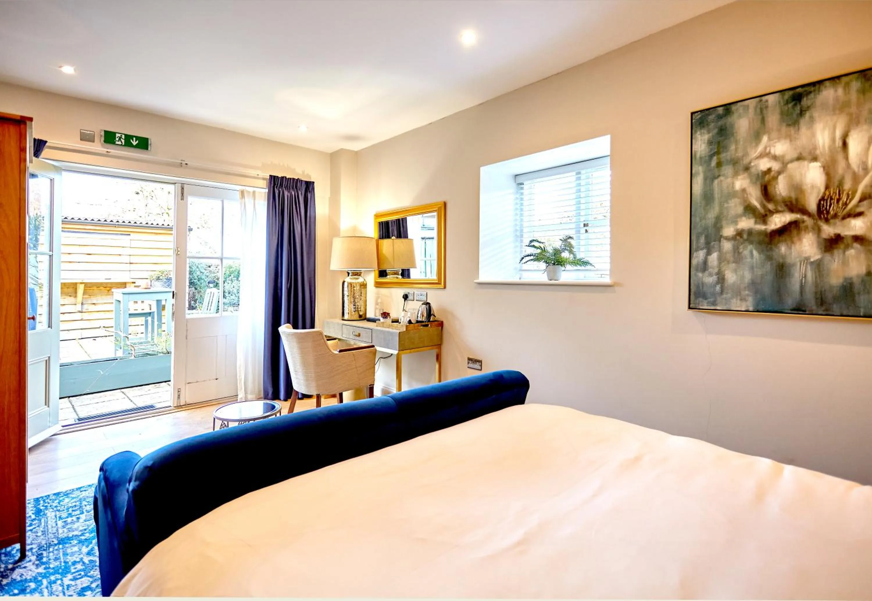 Garden view, Bed in The Ormond At Tetbury