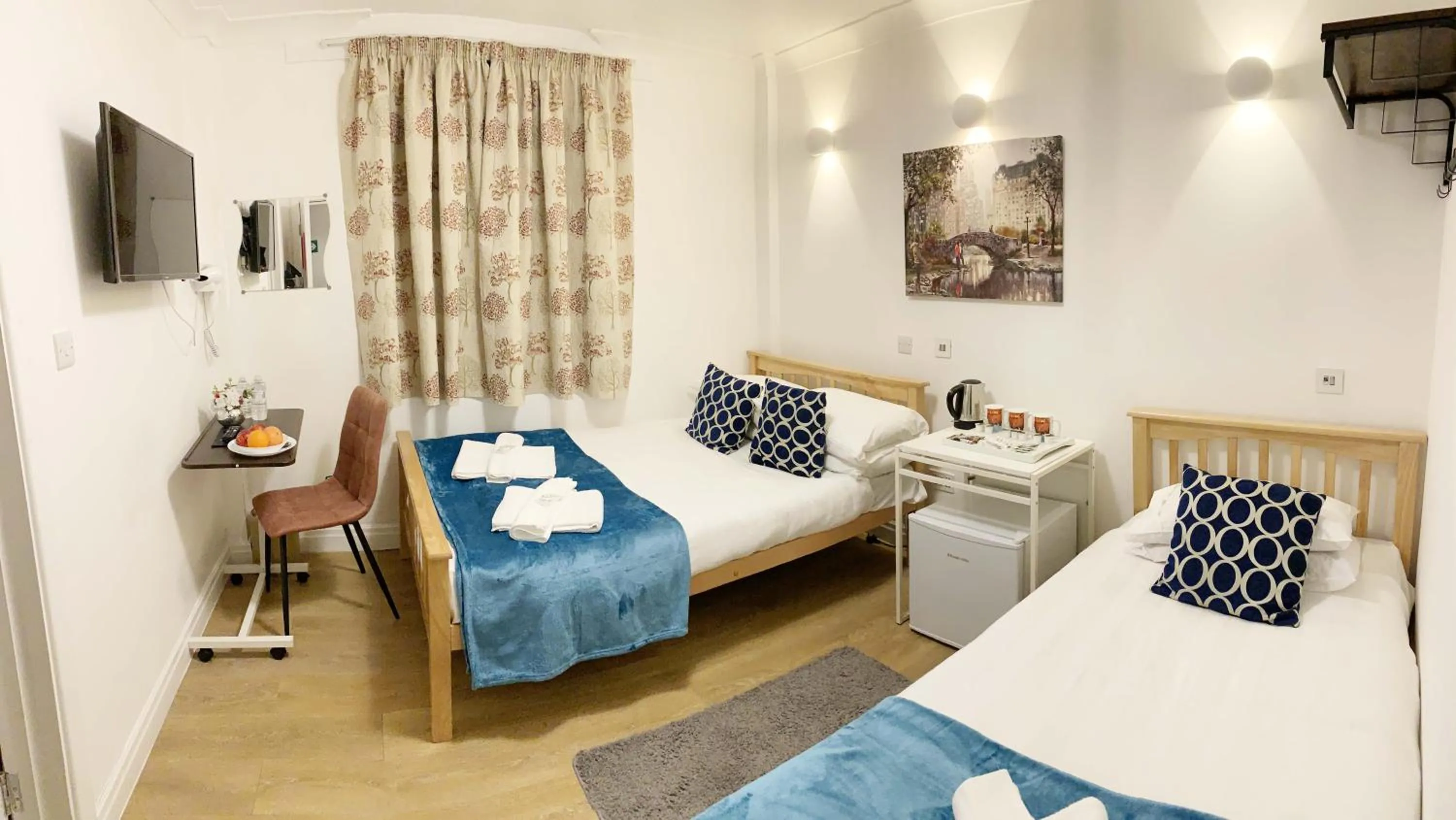 Bedroom, Bed in City London Hotel