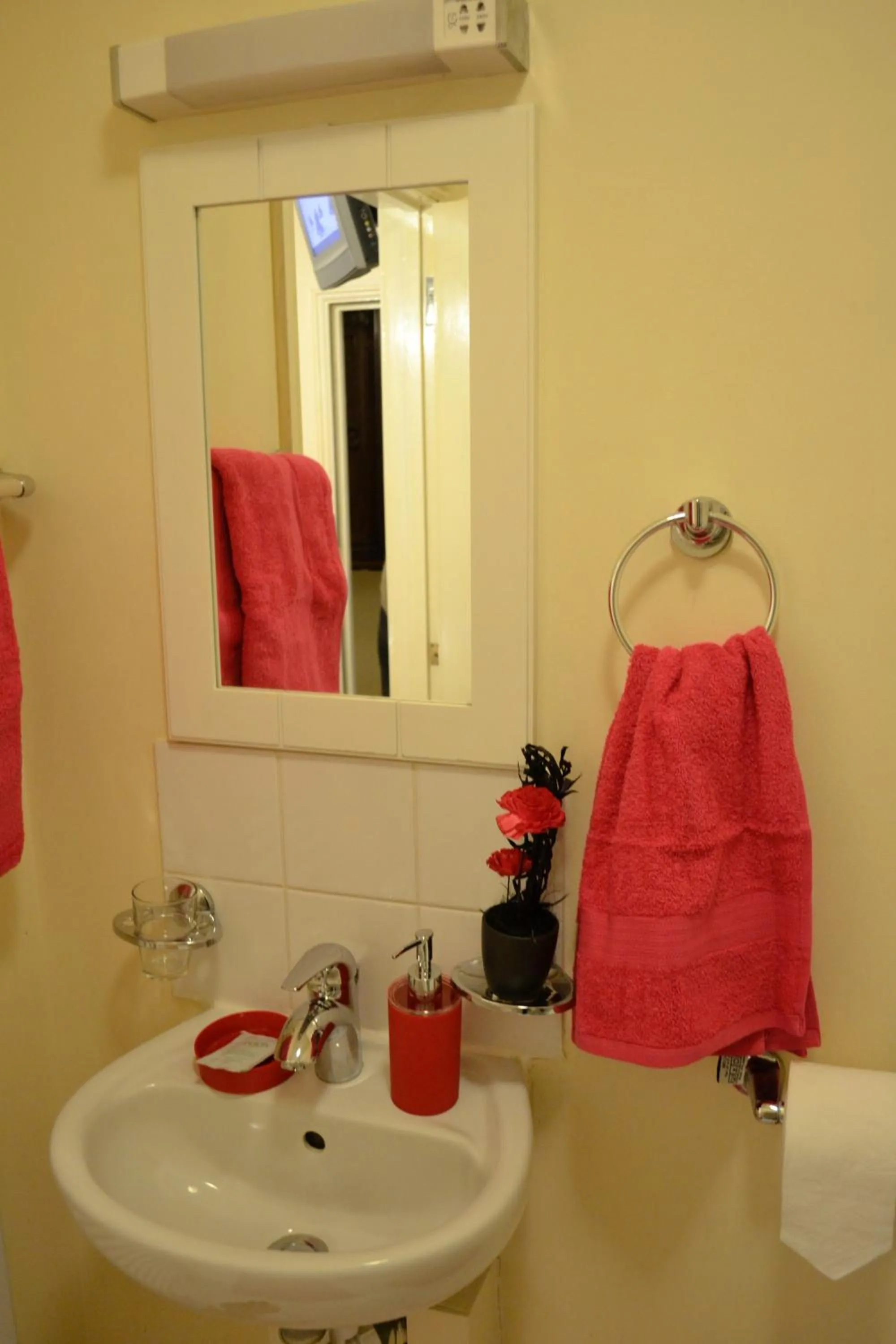 Bathroom in City London Hotel