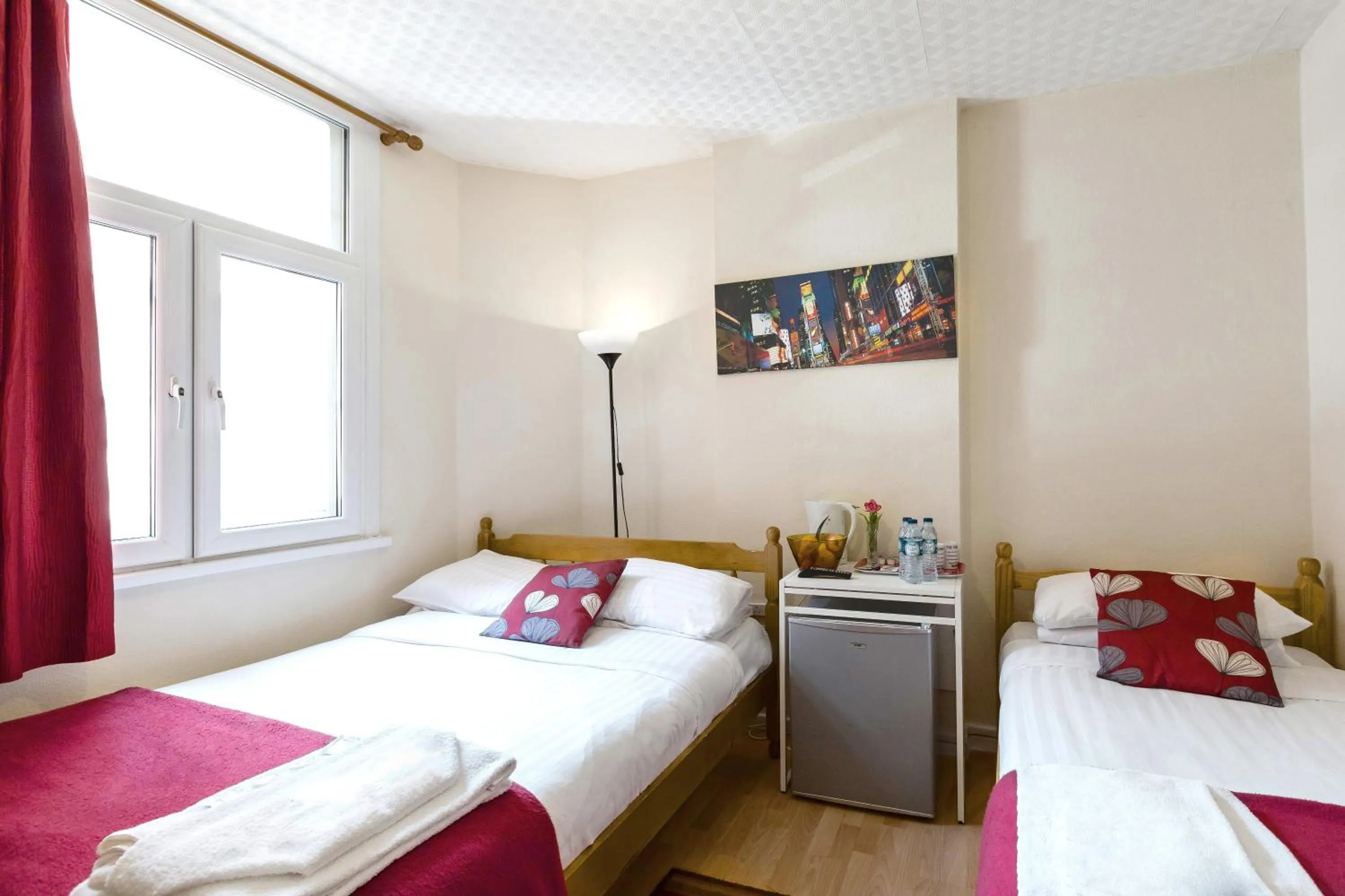 Bedroom, Bed in City London Hotel