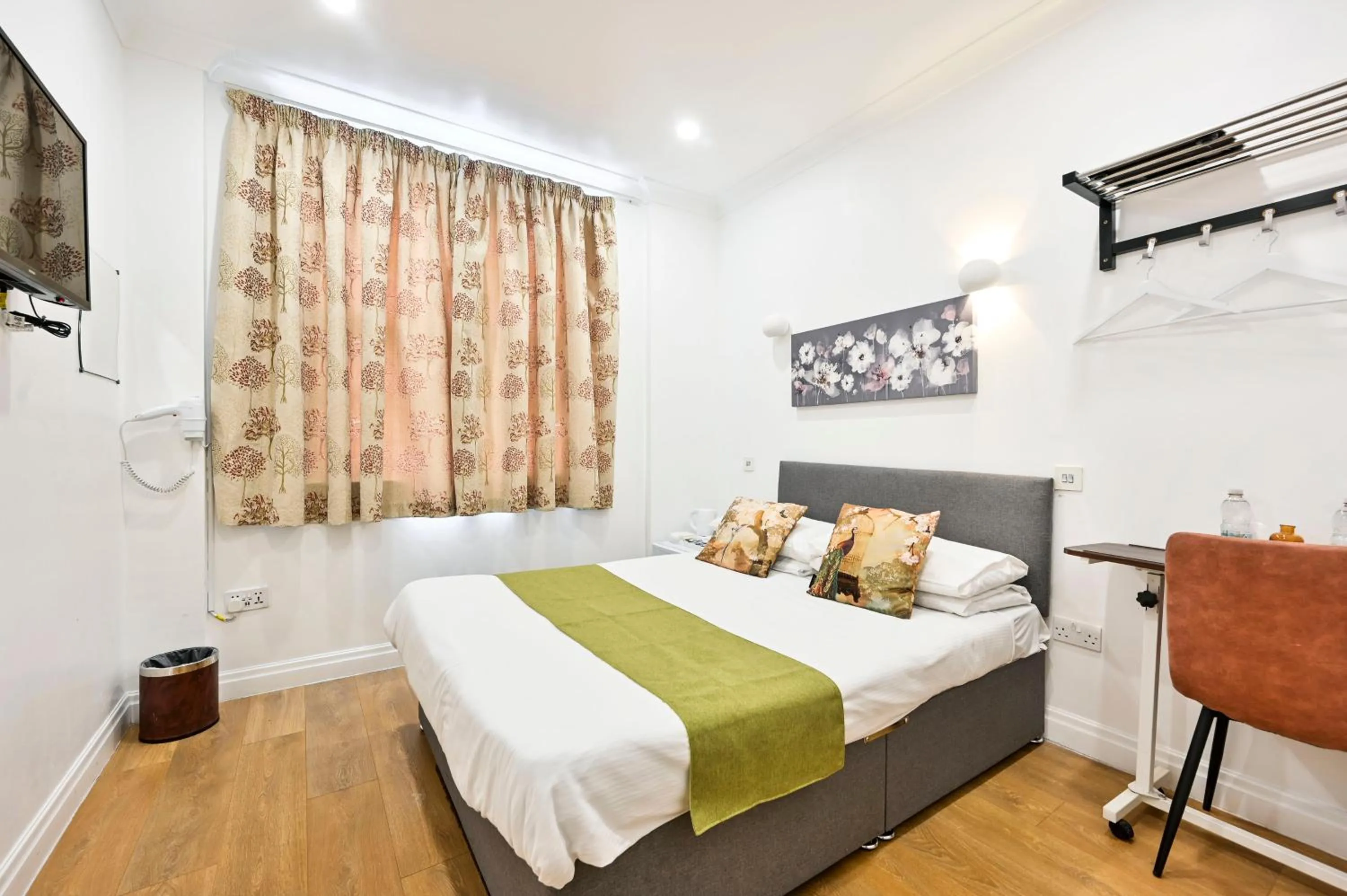 Bed in City London Hotel