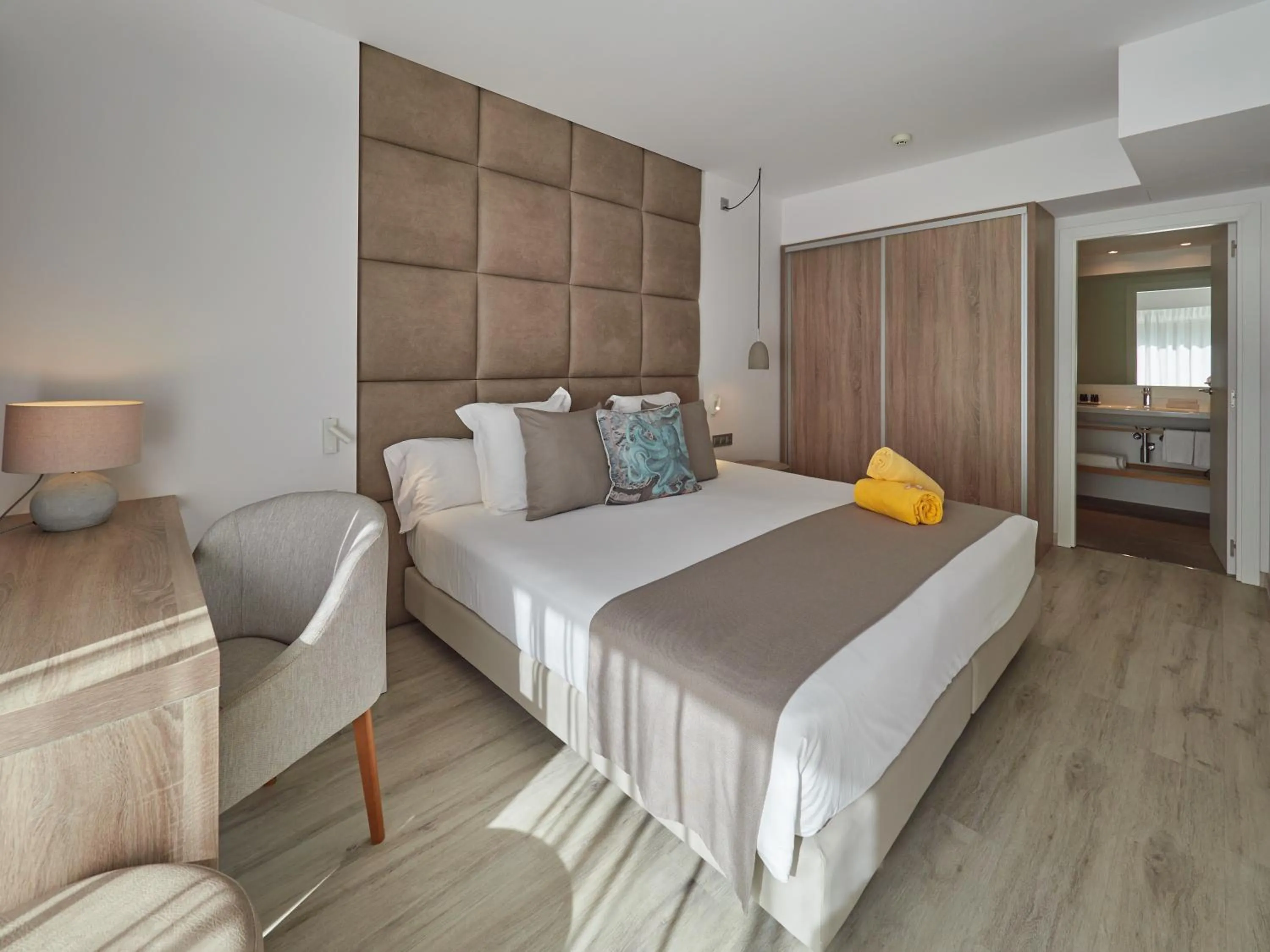 Photo of the whole room, Bed in BQ Aguamarina Boutique Hotel