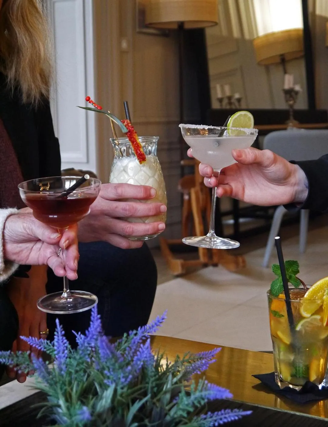 Lounge or bar in Garrigae Manoir de Beauvoir Poitiers Sud - Hotel & Spa