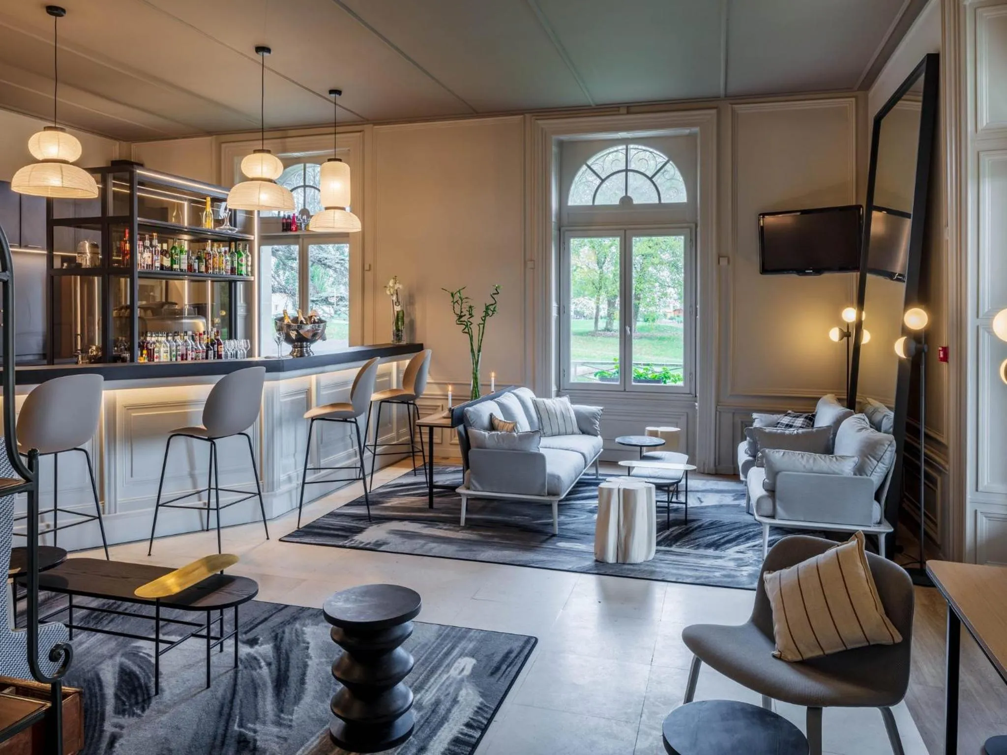 Lounge or bar in Garrigae Manoir de Beauvoir Poitiers Sud - Hotel & Spa