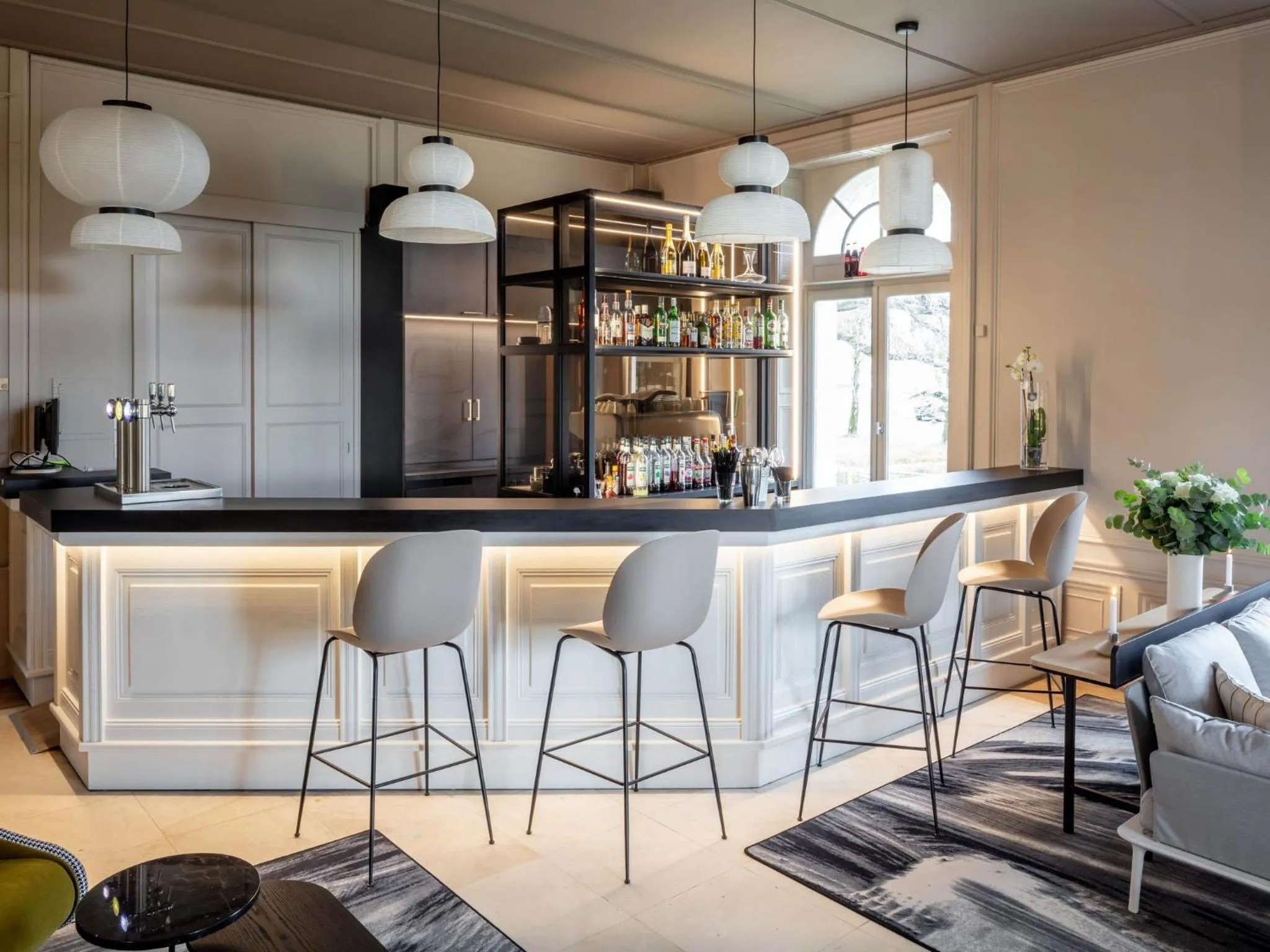 Lounge or bar in Garrigae Manoir de Beauvoir Poitiers Sud - Hotel & Spa