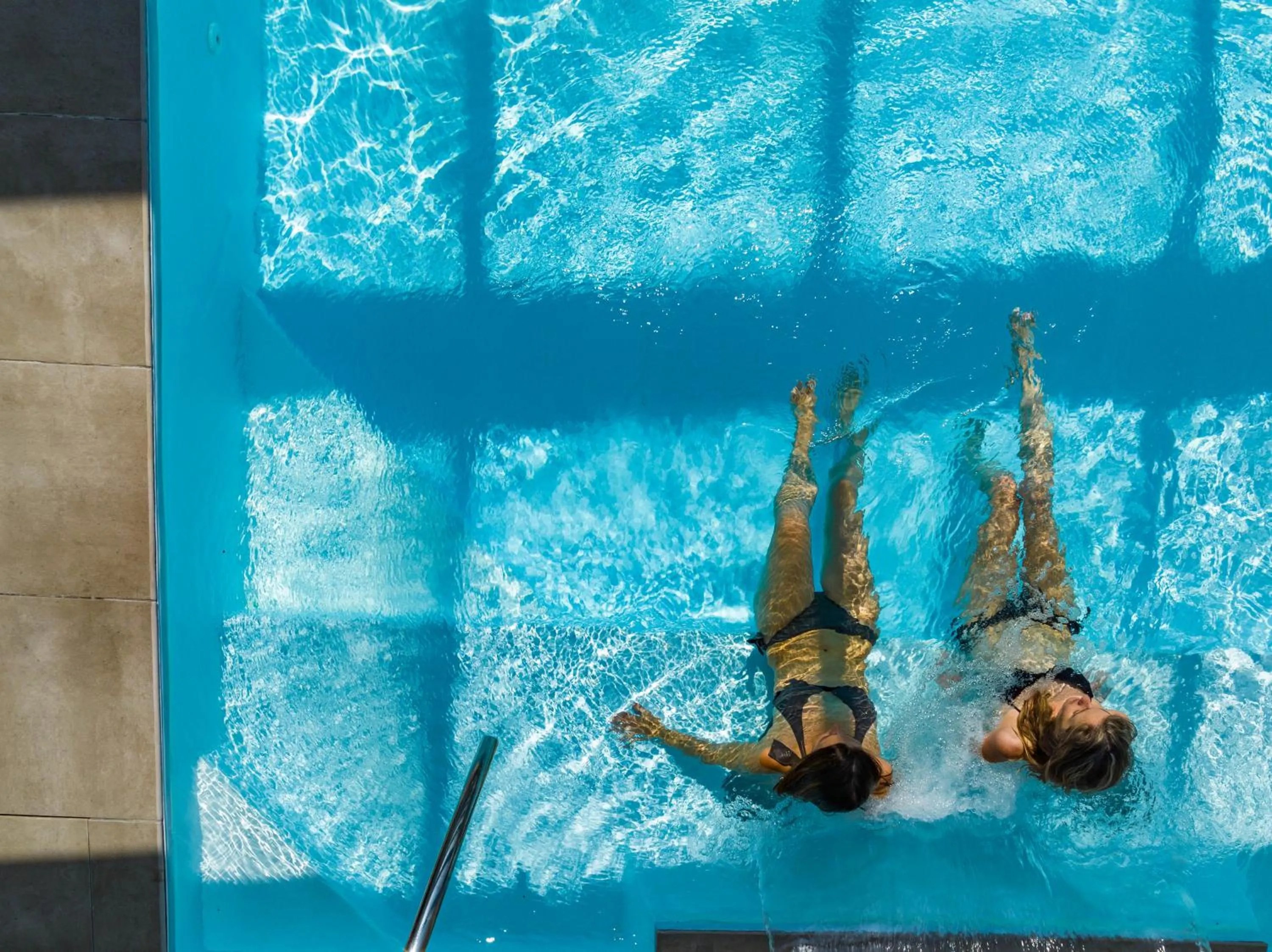 Swimming pool in Garrigae Manoir de Beauvoir Poitiers Sud - Hotel & Spa