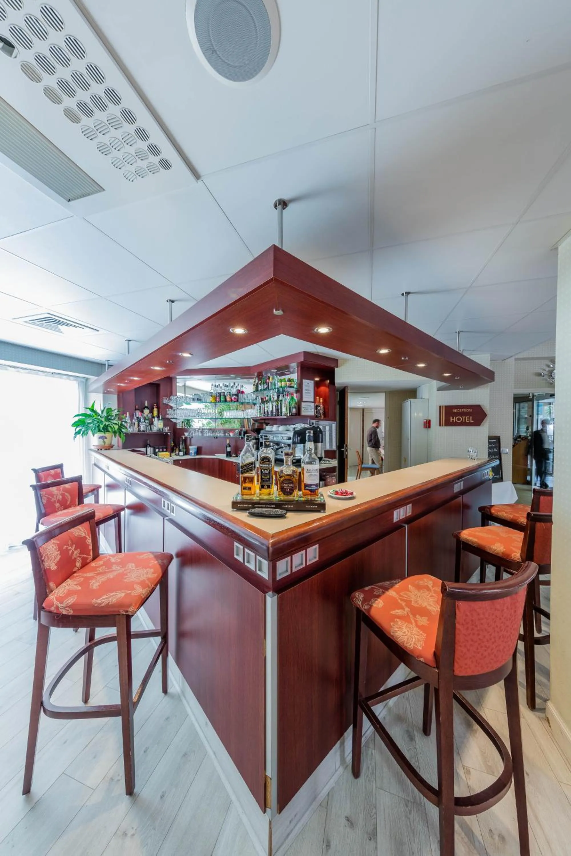 Lounge or bar in Noemys Neris Montlucon - hotel restaurant