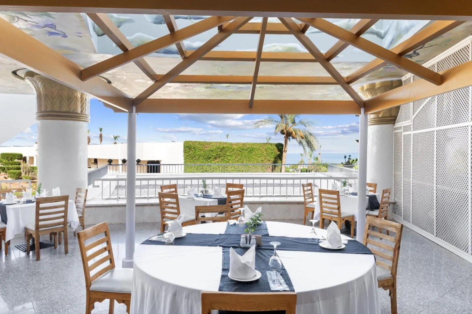 Restaurant/places to eat in Monte Carlo Sharm Resort & Spa