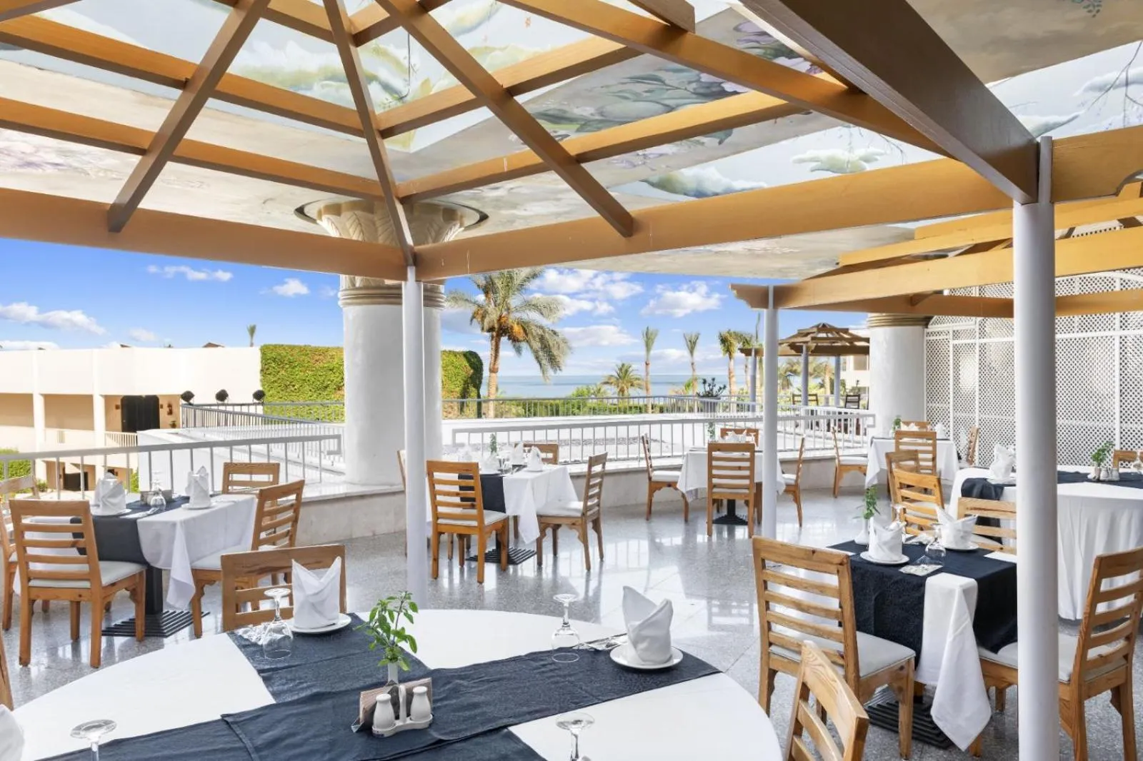 Restaurant/places to eat in Monte Carlo Sharm Resort & Spa