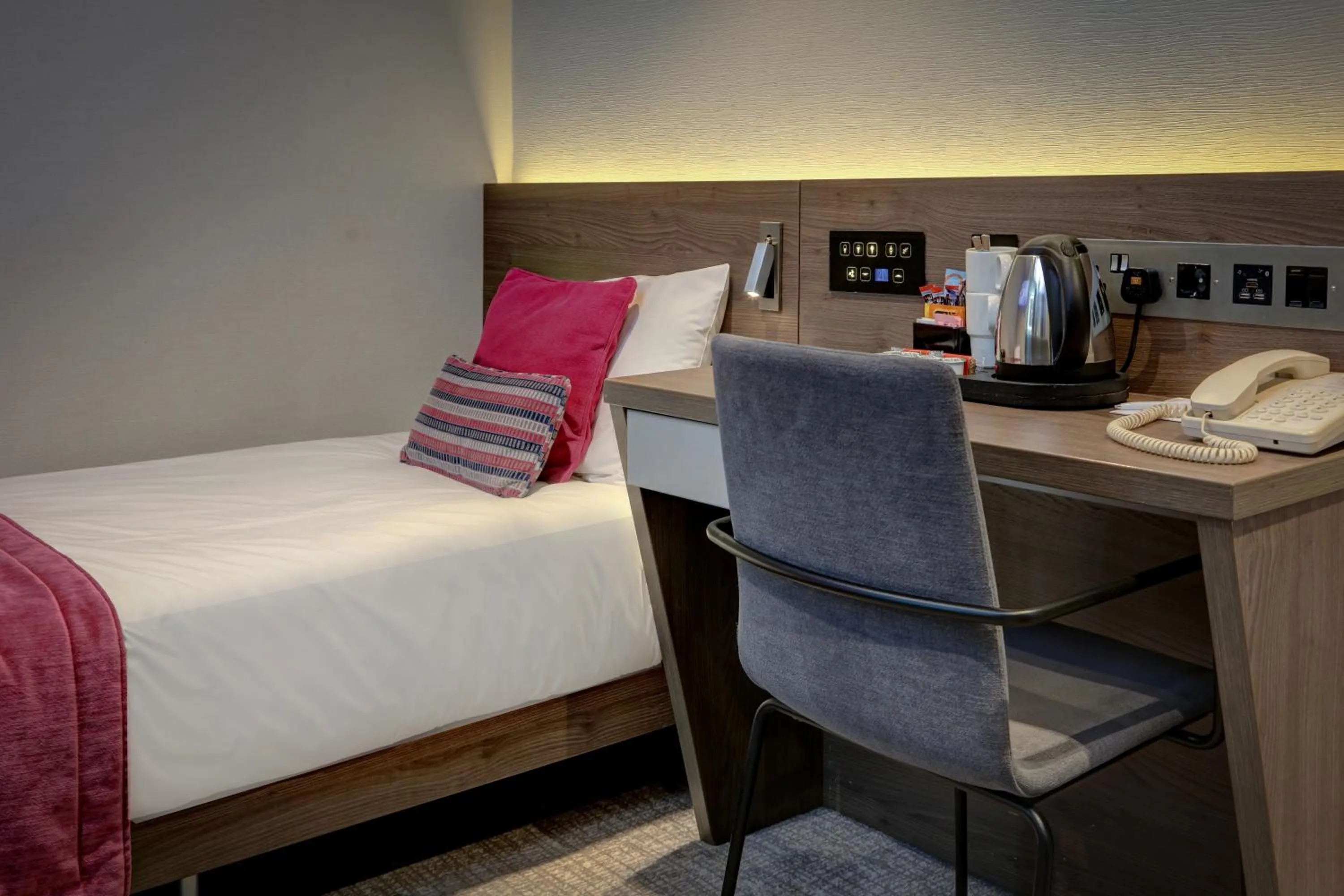 Bedroom, Bed in Best Western Plus Delmere Hotel