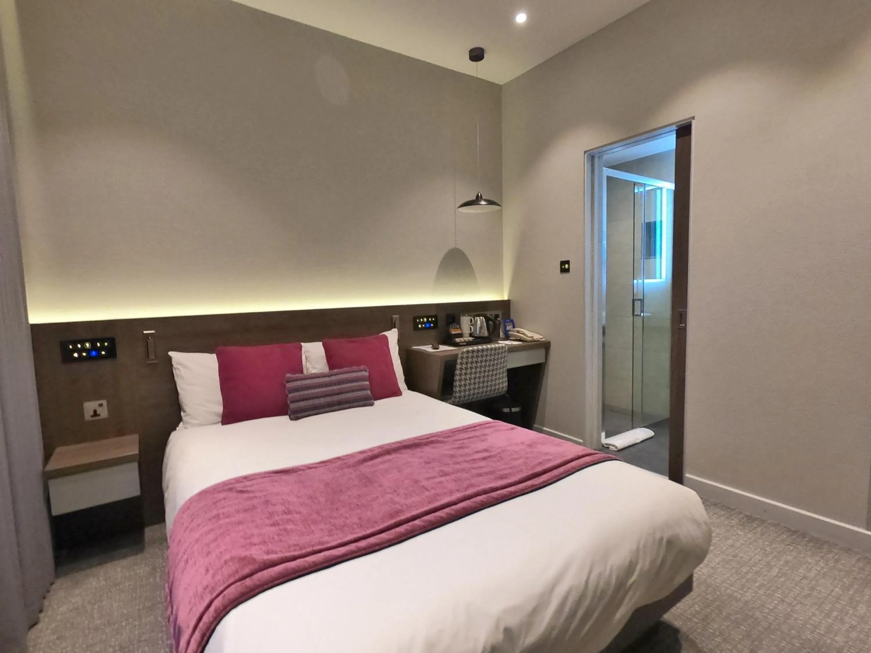 Bedroom, Bed in Best Western Plus Delmere Hotel