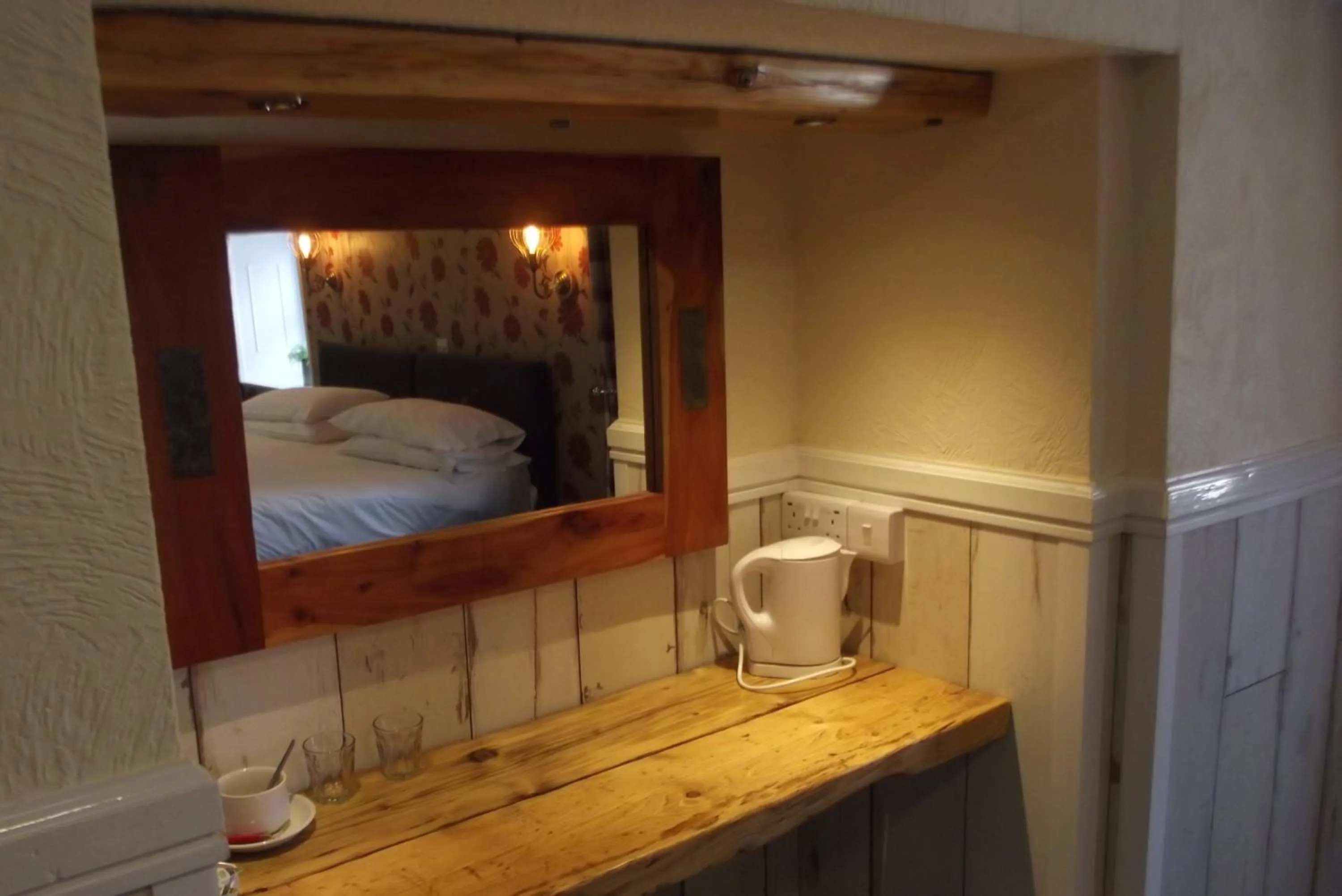 Bed in The Liverpool Arms Hotel