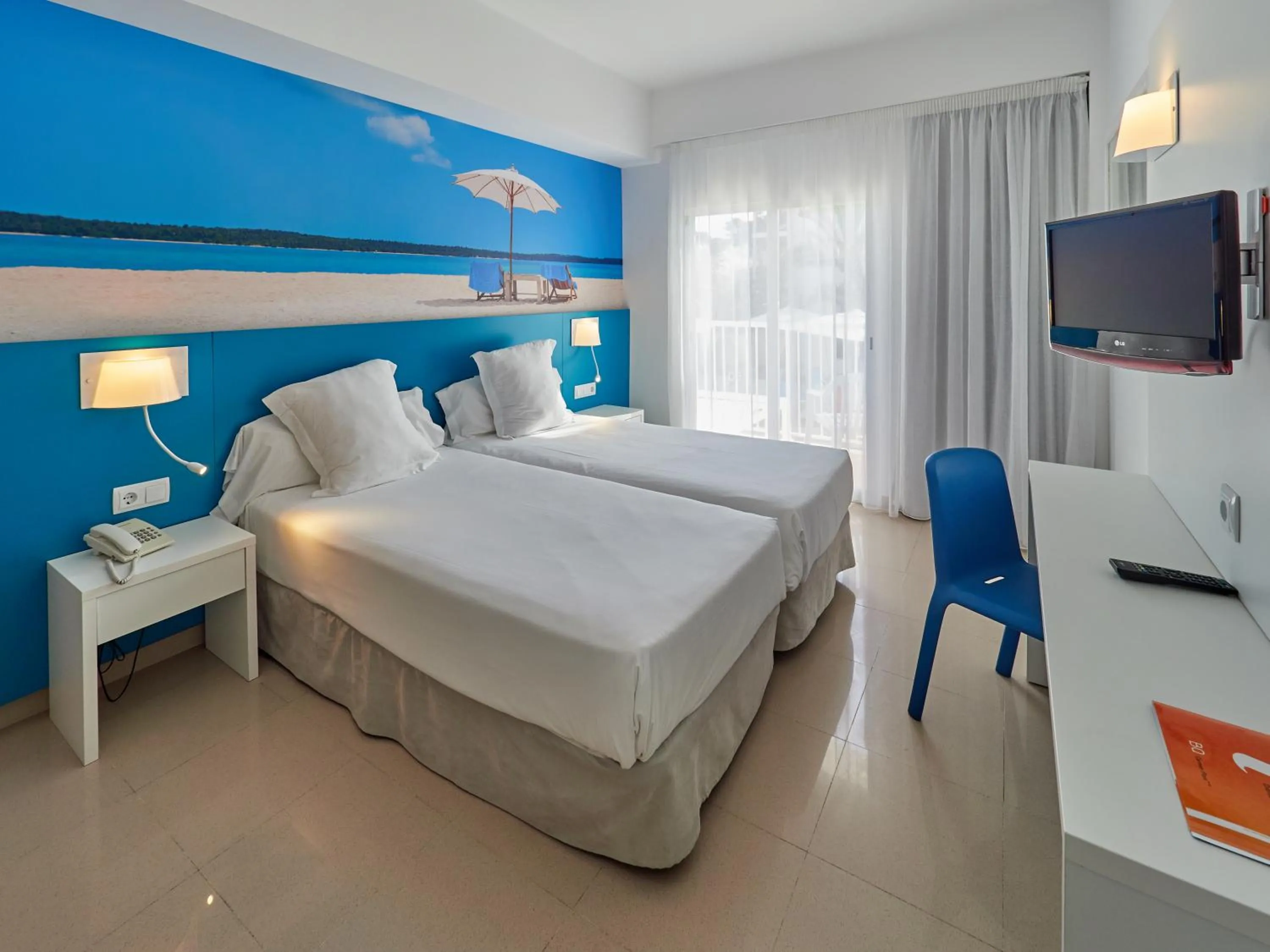 Photo of the whole room, Bed in BQ Carmen Playa- Adults Only