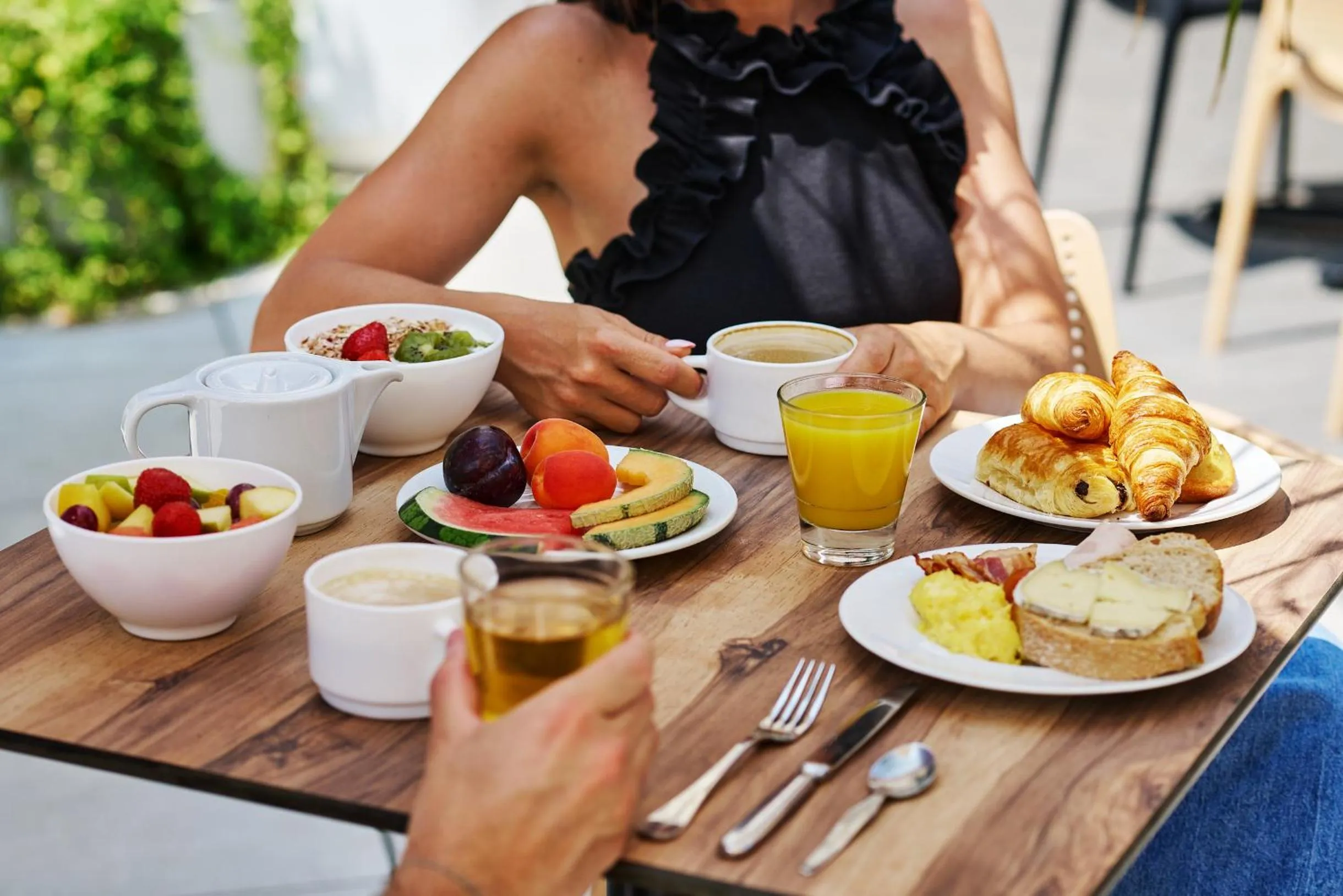 Buffet breakfast in Hôtel Birdy by Happyculture