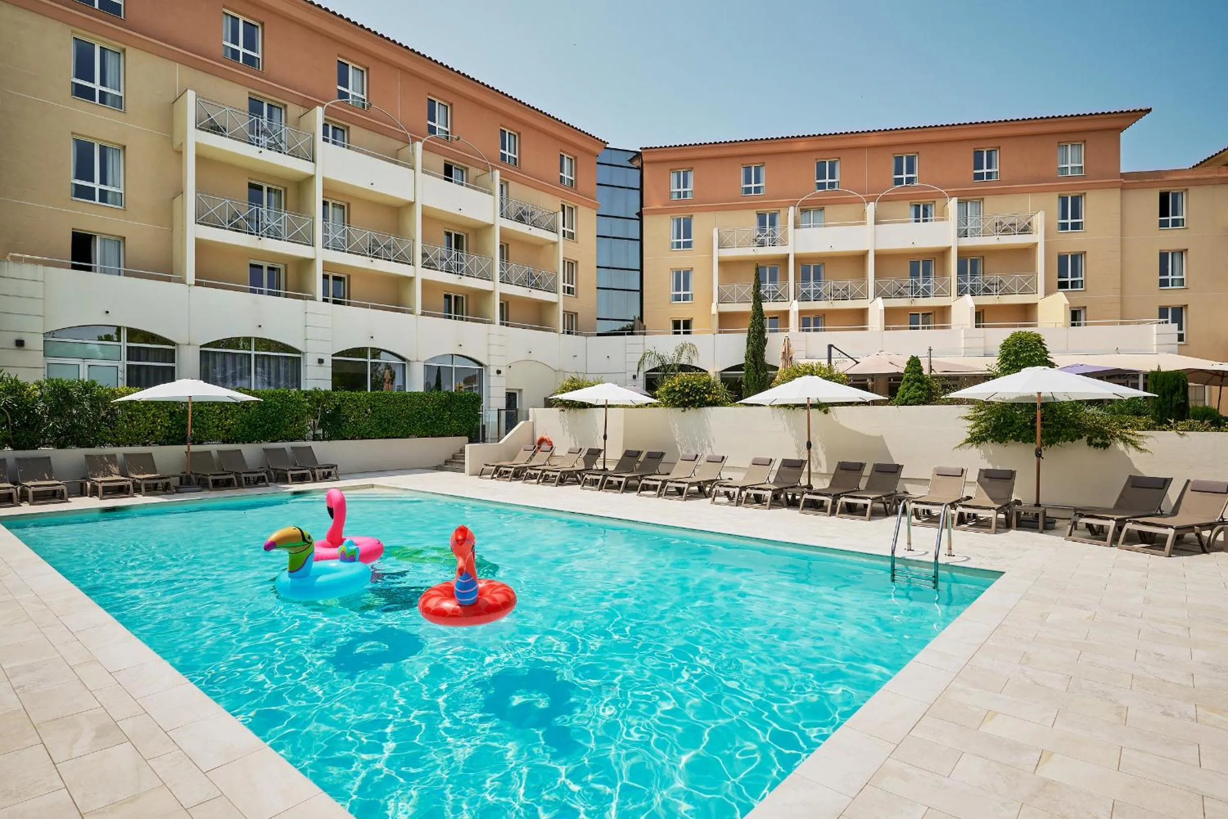 Property building in Hôtel Birdy by Happyculture