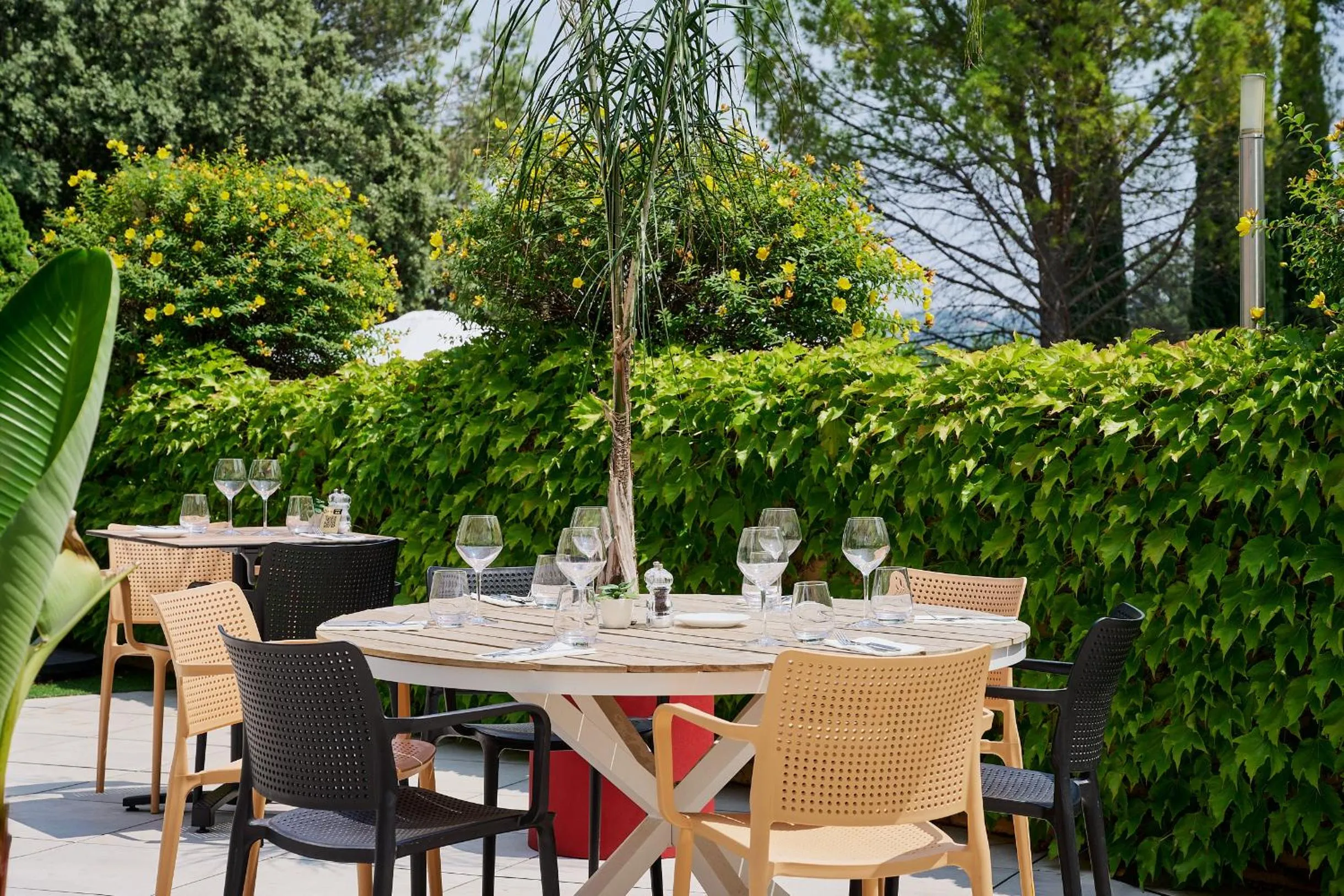 Patio in Hôtel Birdy by Happyculture