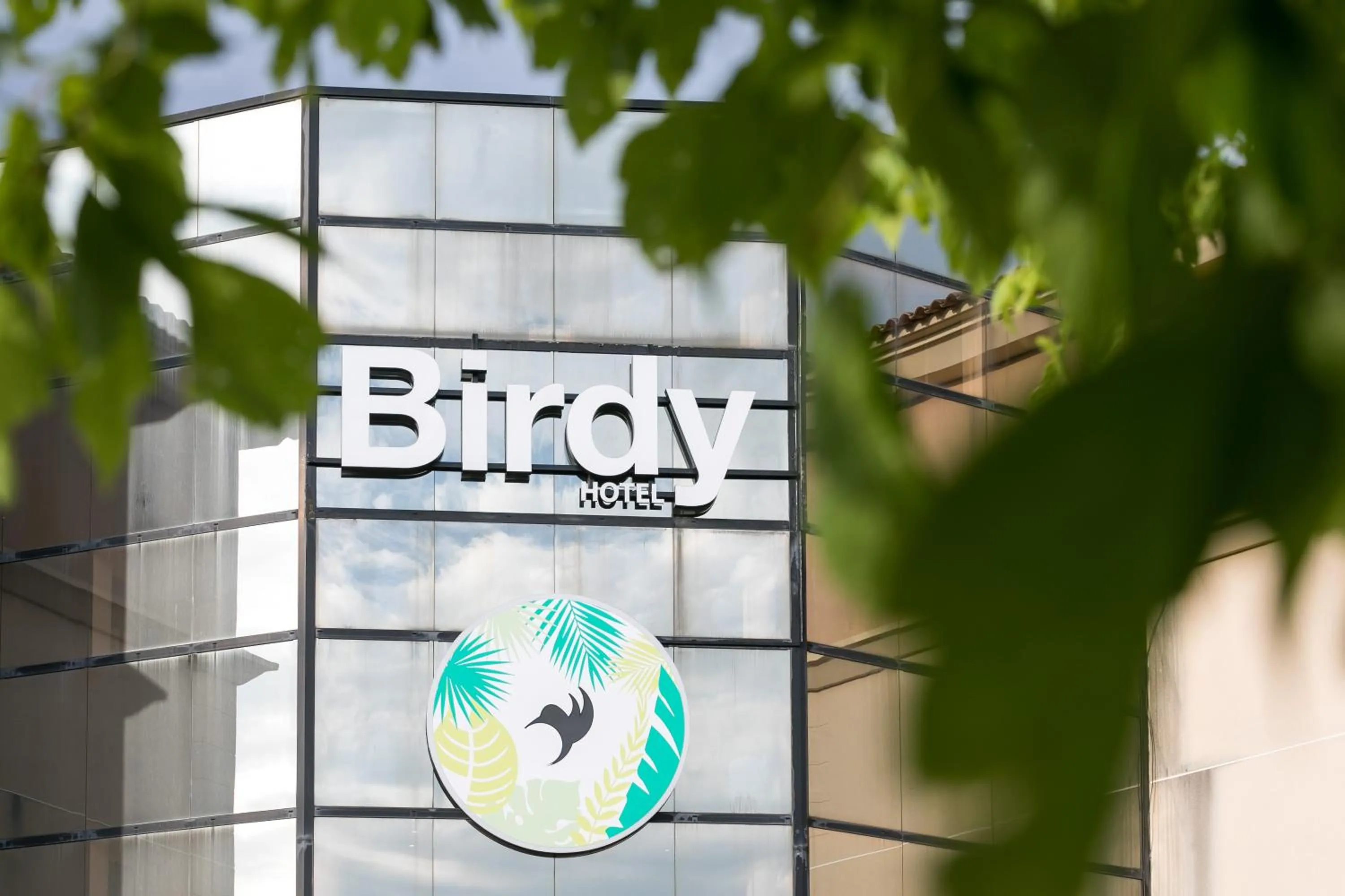 Property building in Hôtel Birdy by Happyculture