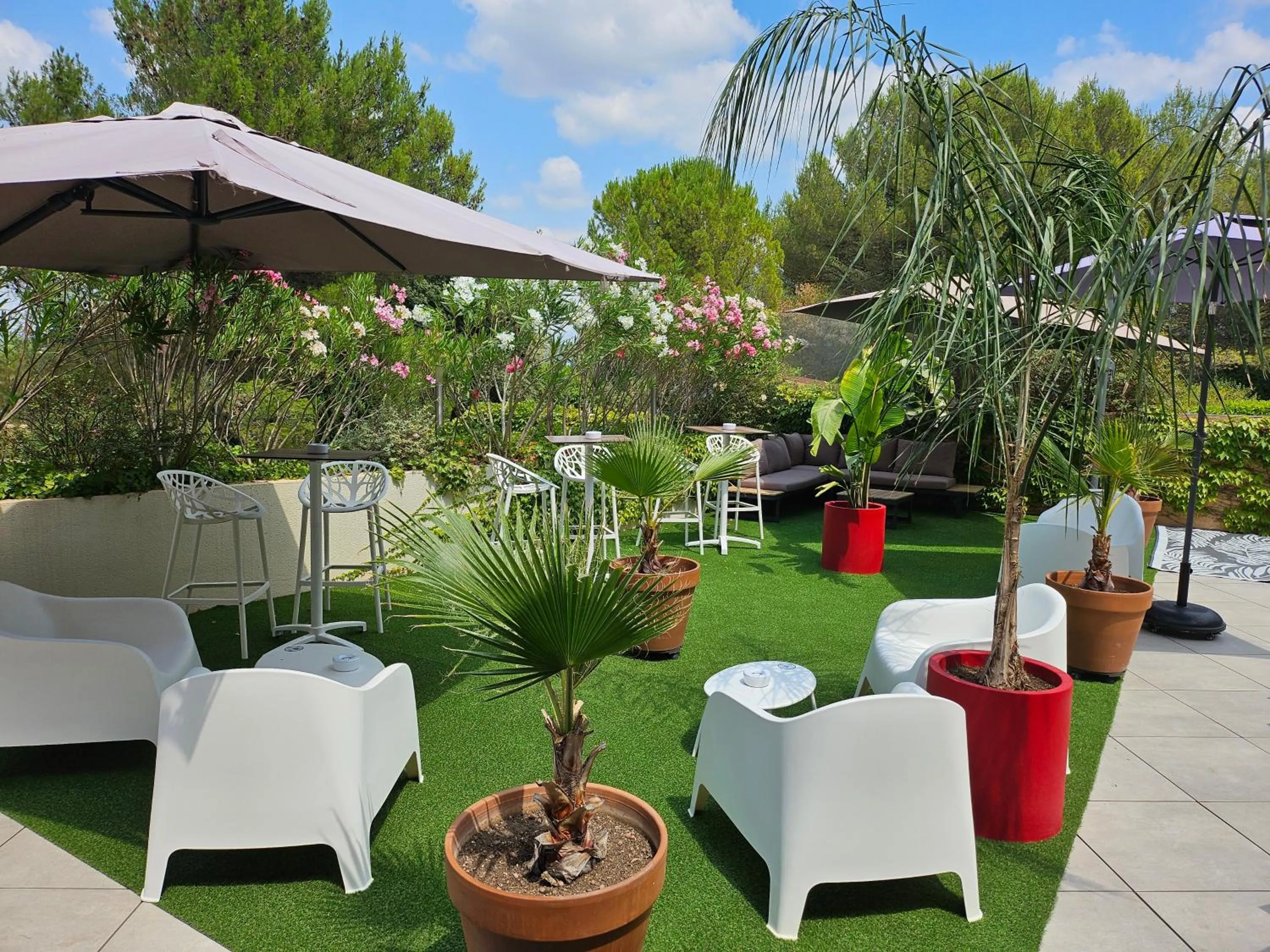 Patio in Hôtel Birdy by Happyculture