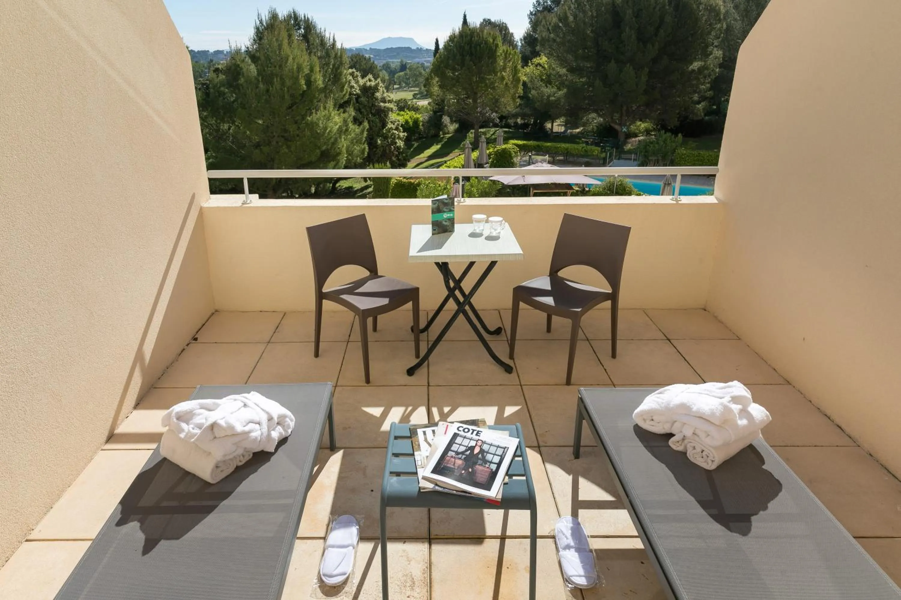 Patio in Hôtel Birdy by Happyculture