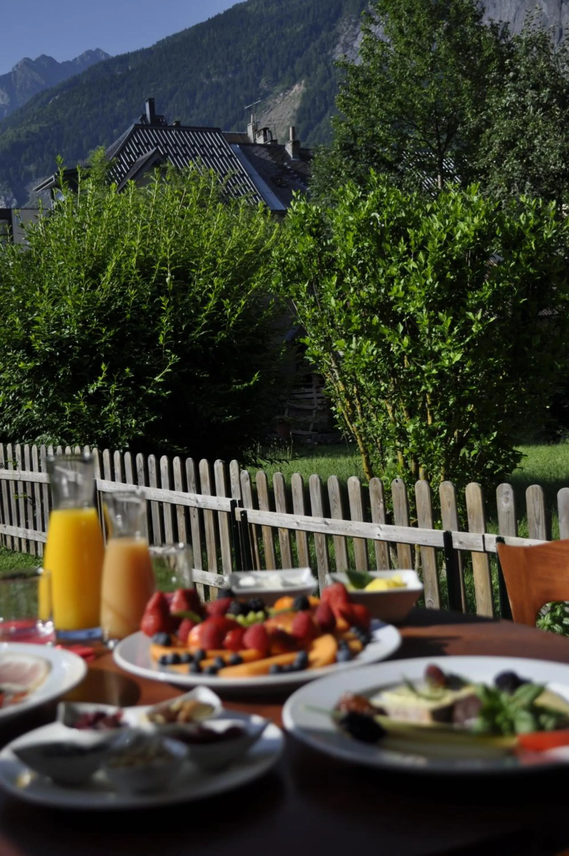 Dining area in Chalet la Cachette Cyclists & Skiers