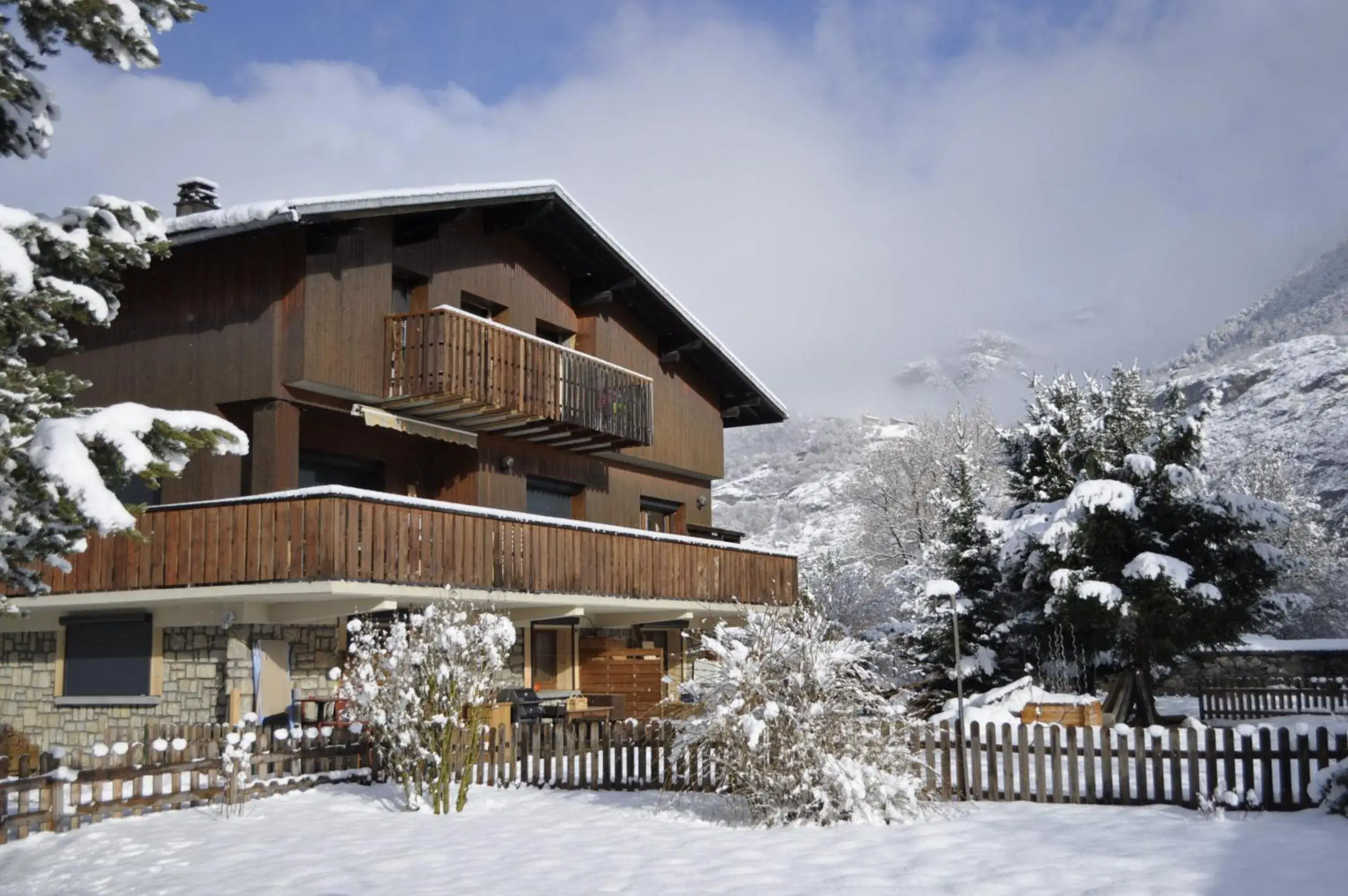 Chalet la Cachette Cyclists & Skiers Chalet la Cachette Cyclists & Skiers