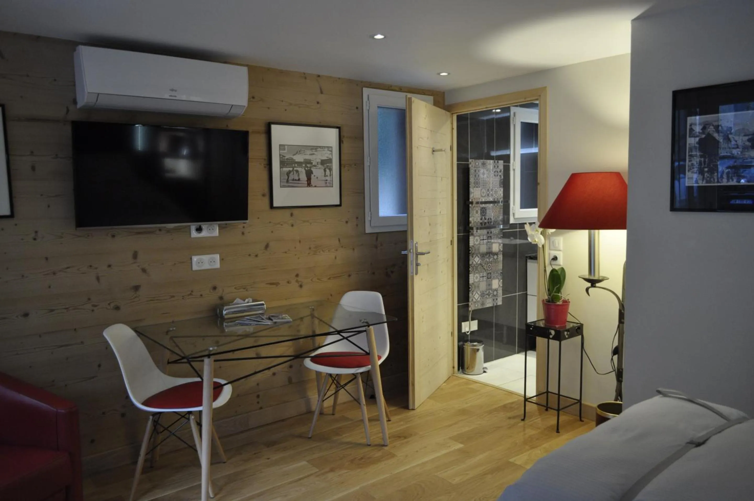 Living room in Chalet la Cachette Cyclists & Skiers