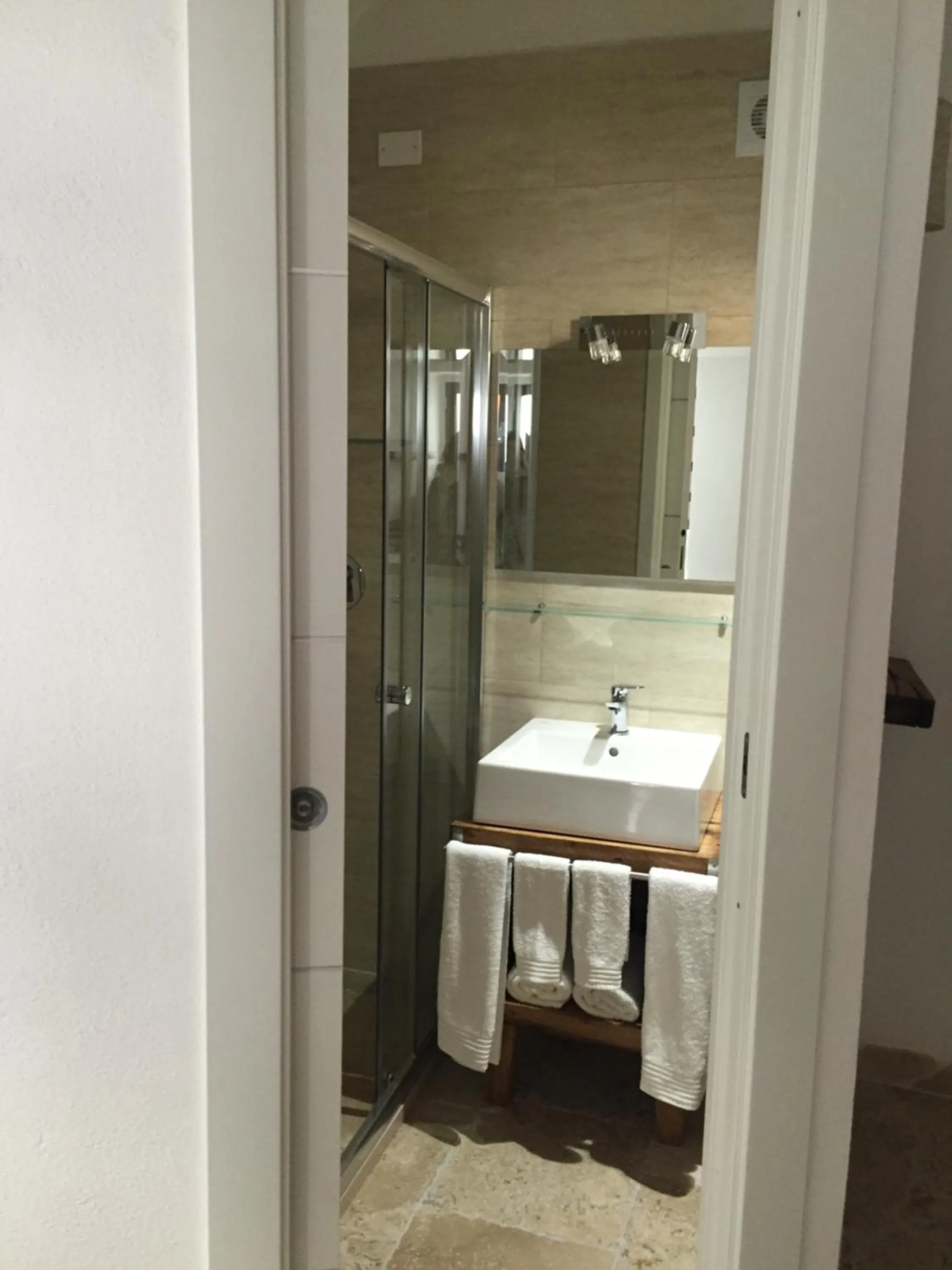 Shower in La casa del geko