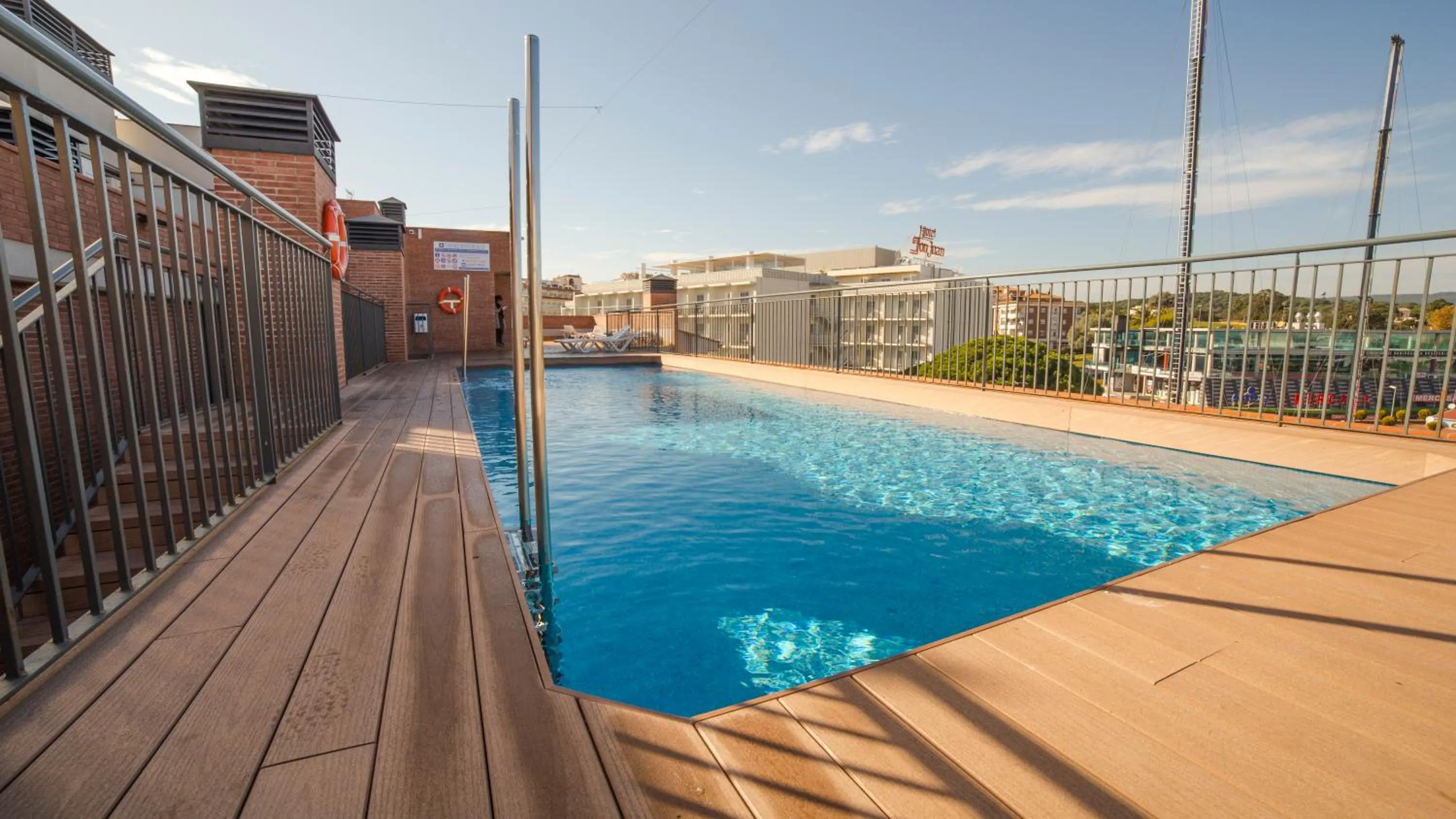 Swimming pool in Apartaments Ponent