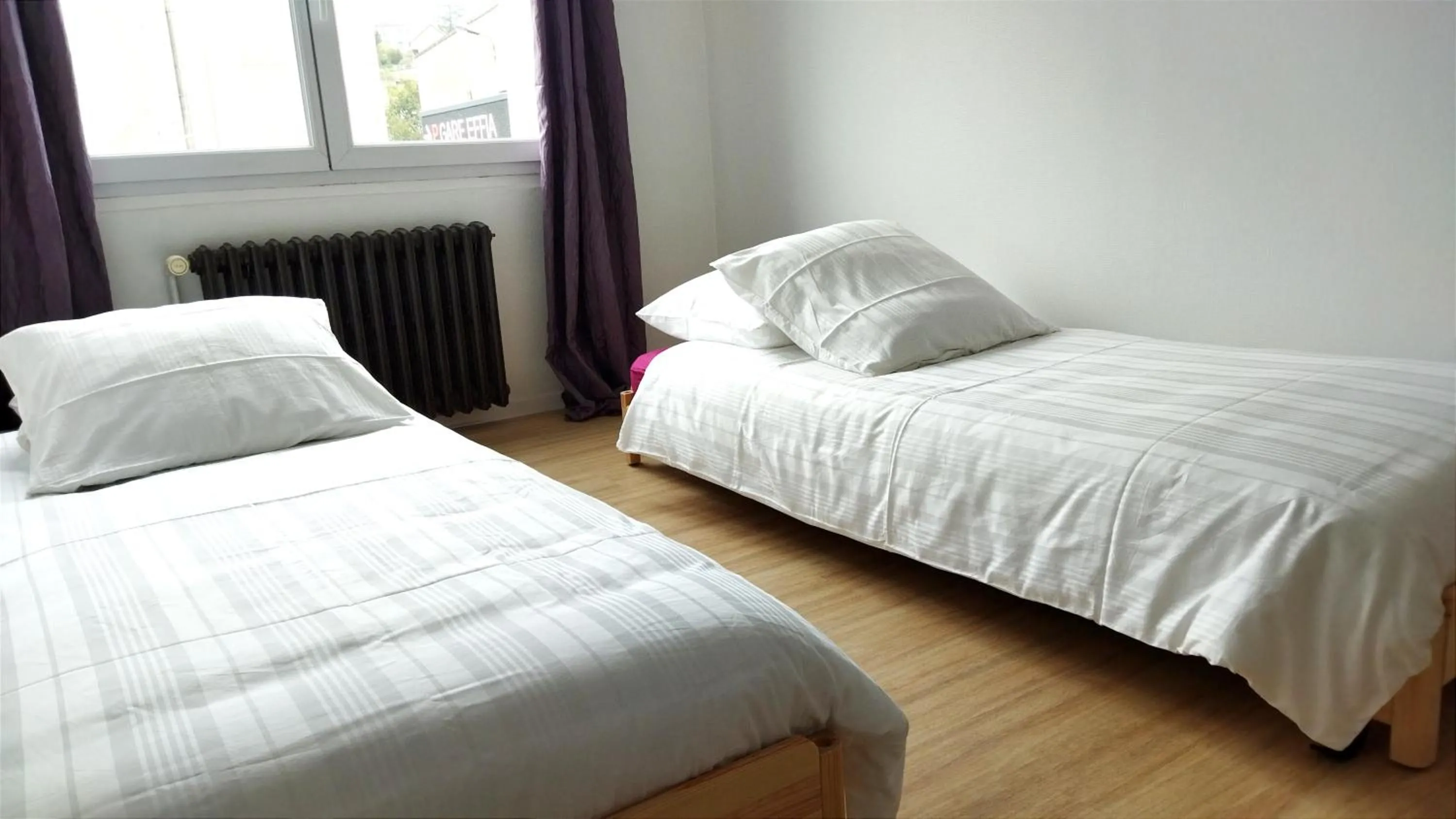 Bedroom, Bed in Appartements Les remparts d'Alienor