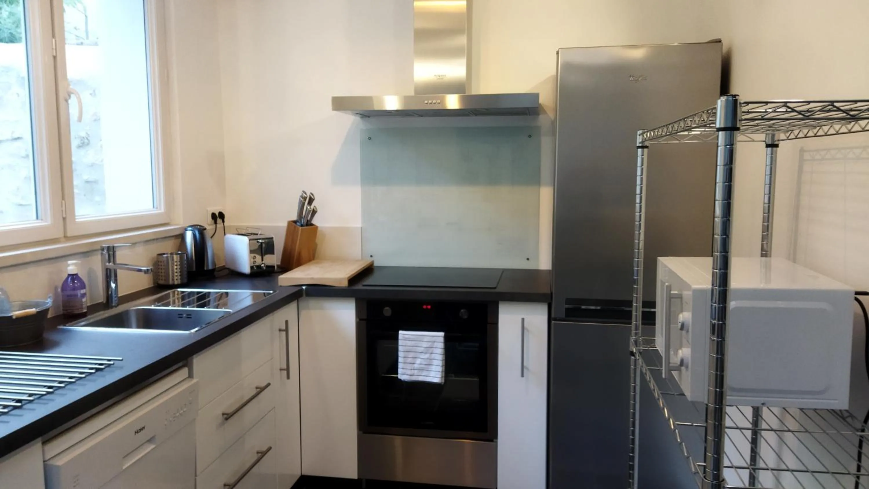 kitchen in Appartements Les remparts d'Alienor