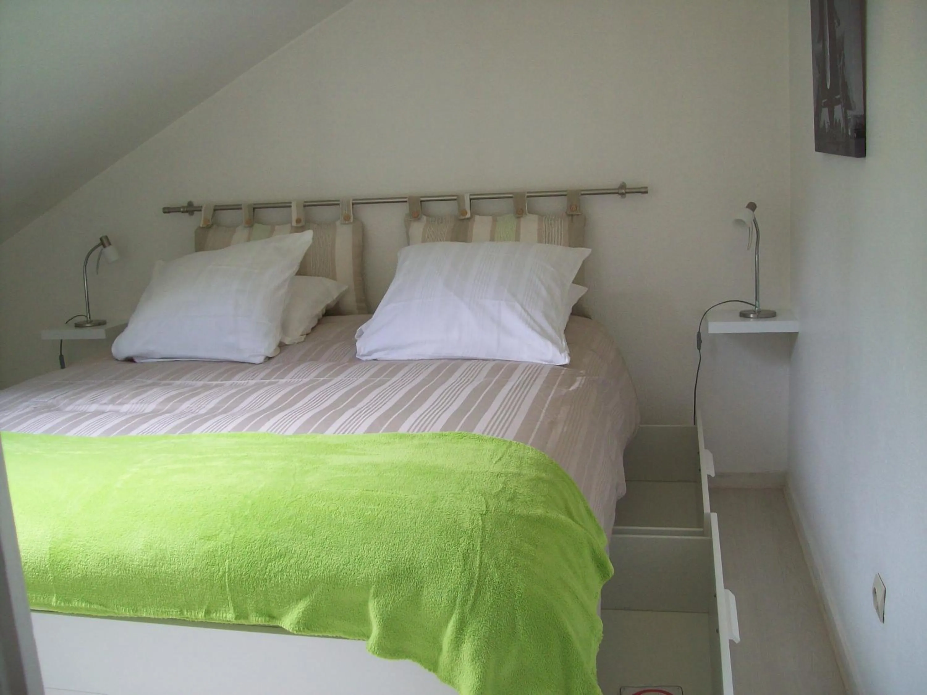 Other, Bed in Appartements Les remparts d'Alienor