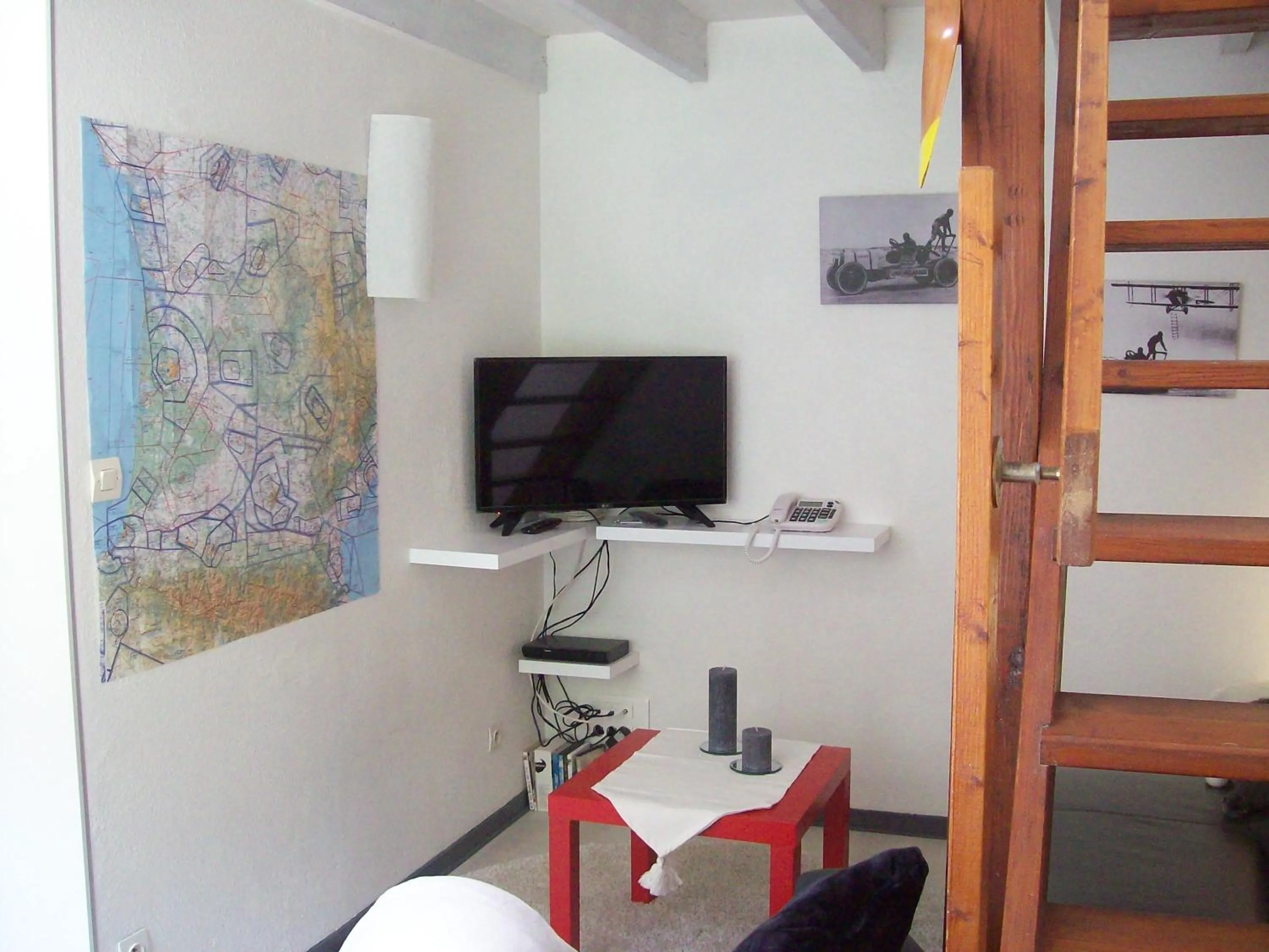 TV and multimedia in Appartements Les remparts d'Alienor
