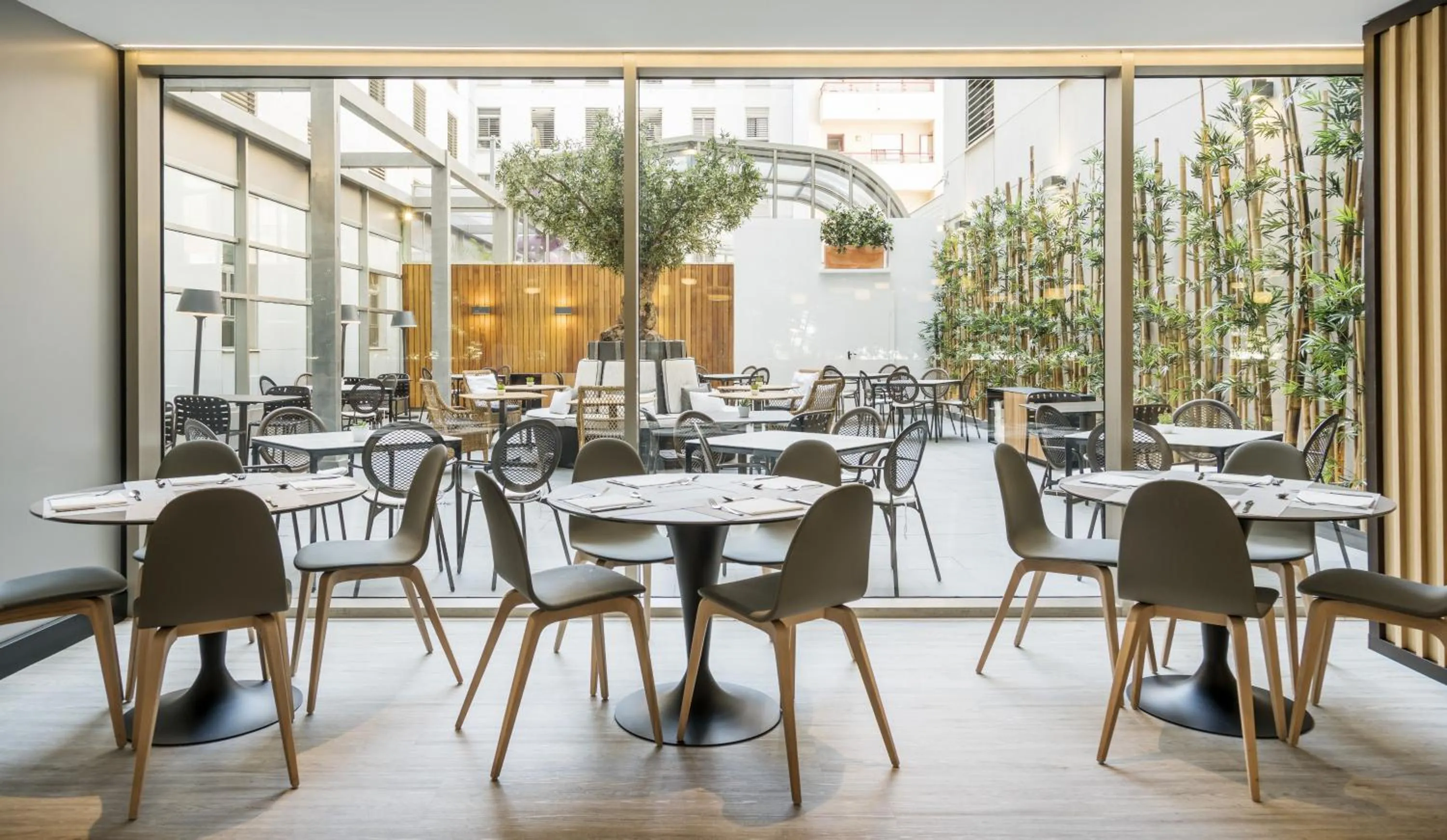 Restaurant/places to eat in Ilunion Málaga