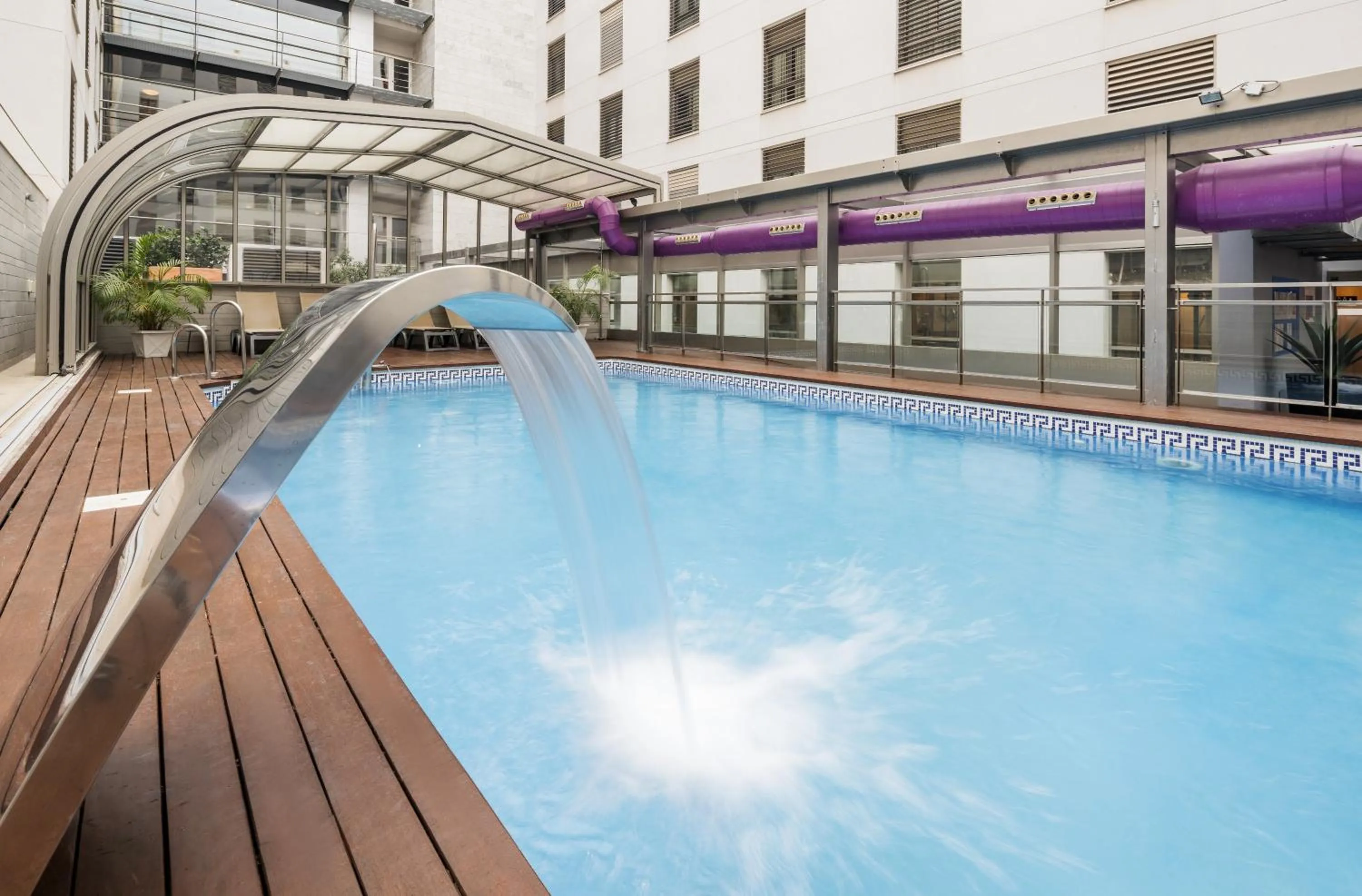 Swimming pool in Ilunion Málaga