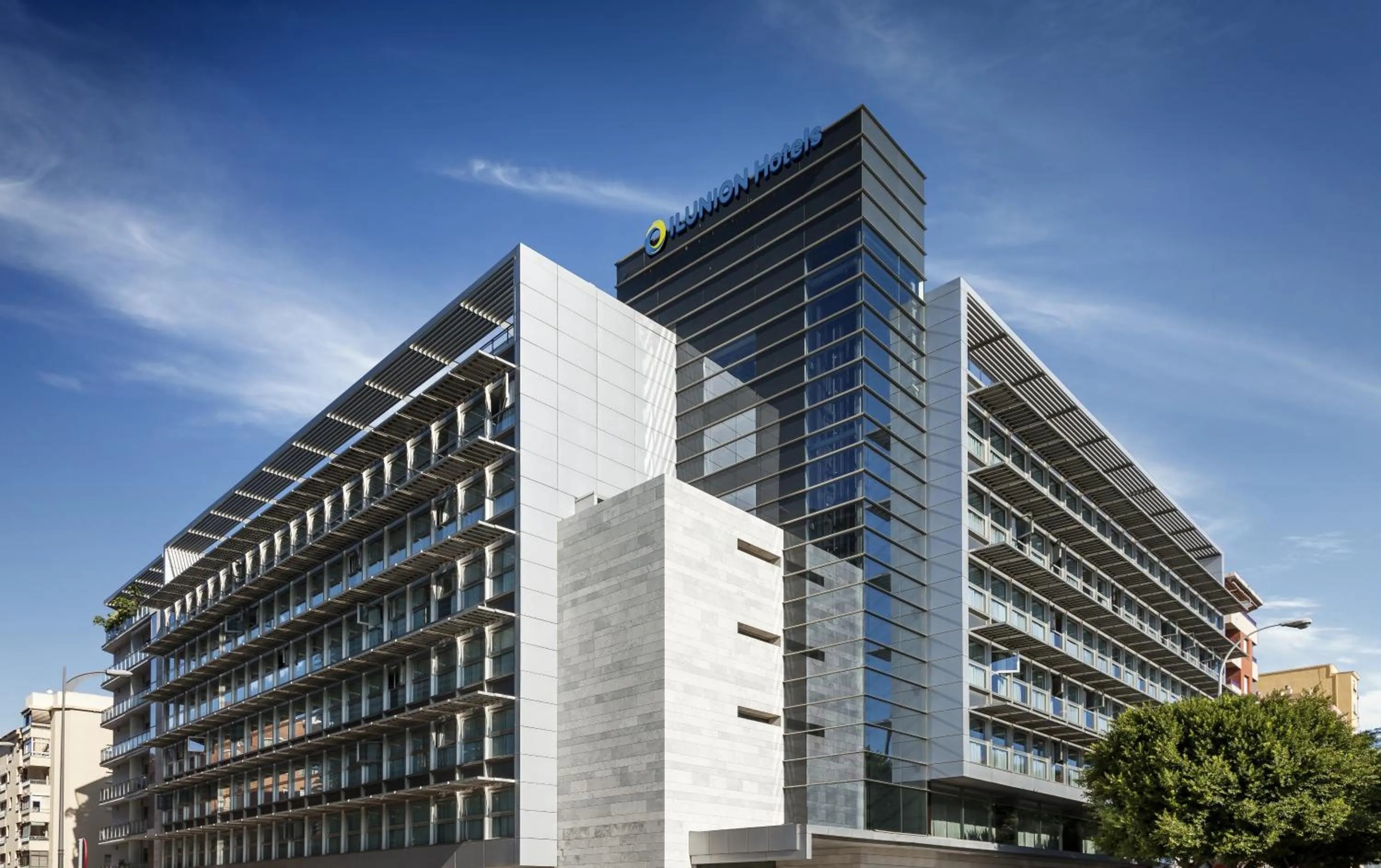 Property building in Ilunion Málaga