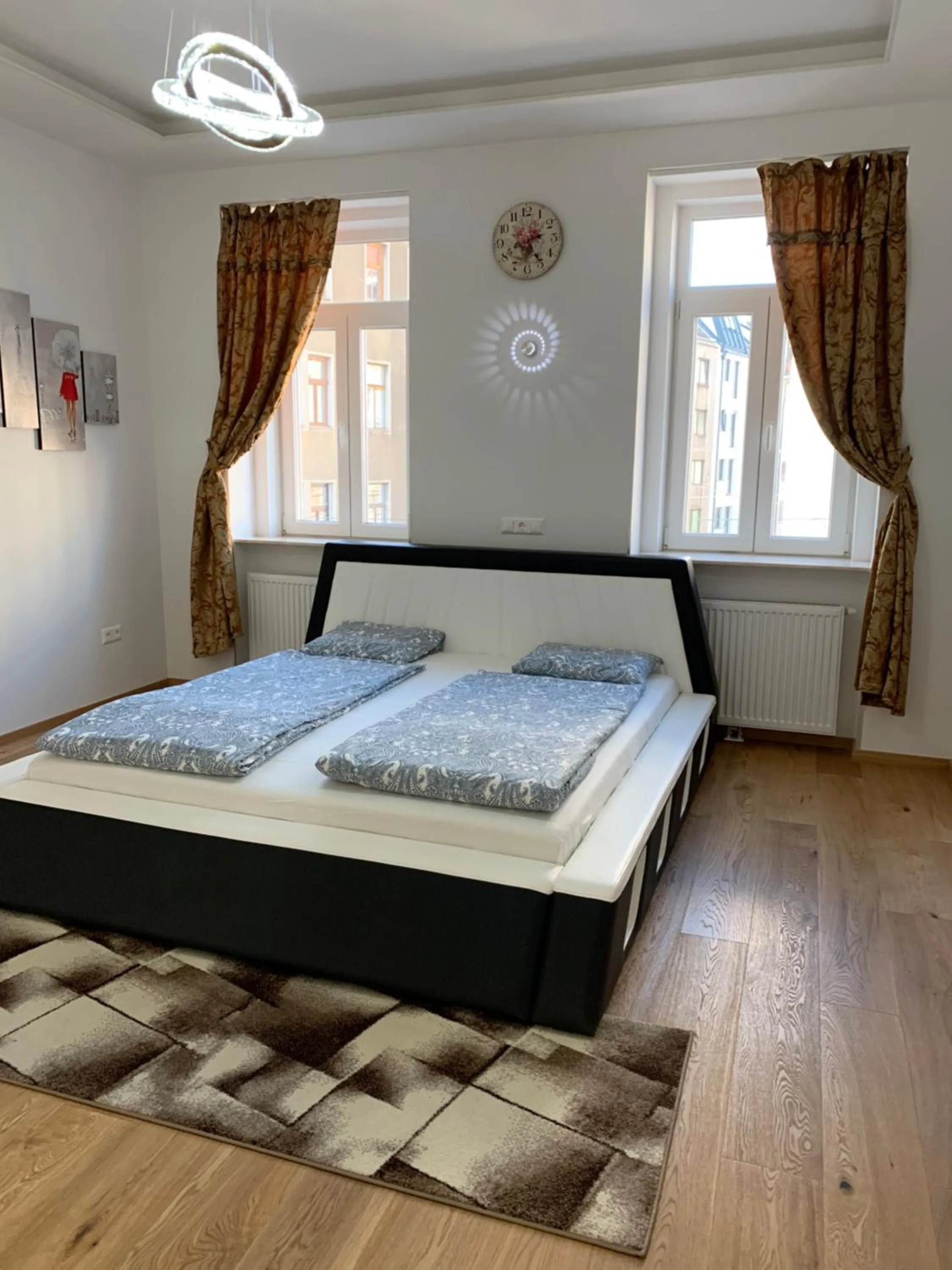 Bed in Colony Apartments