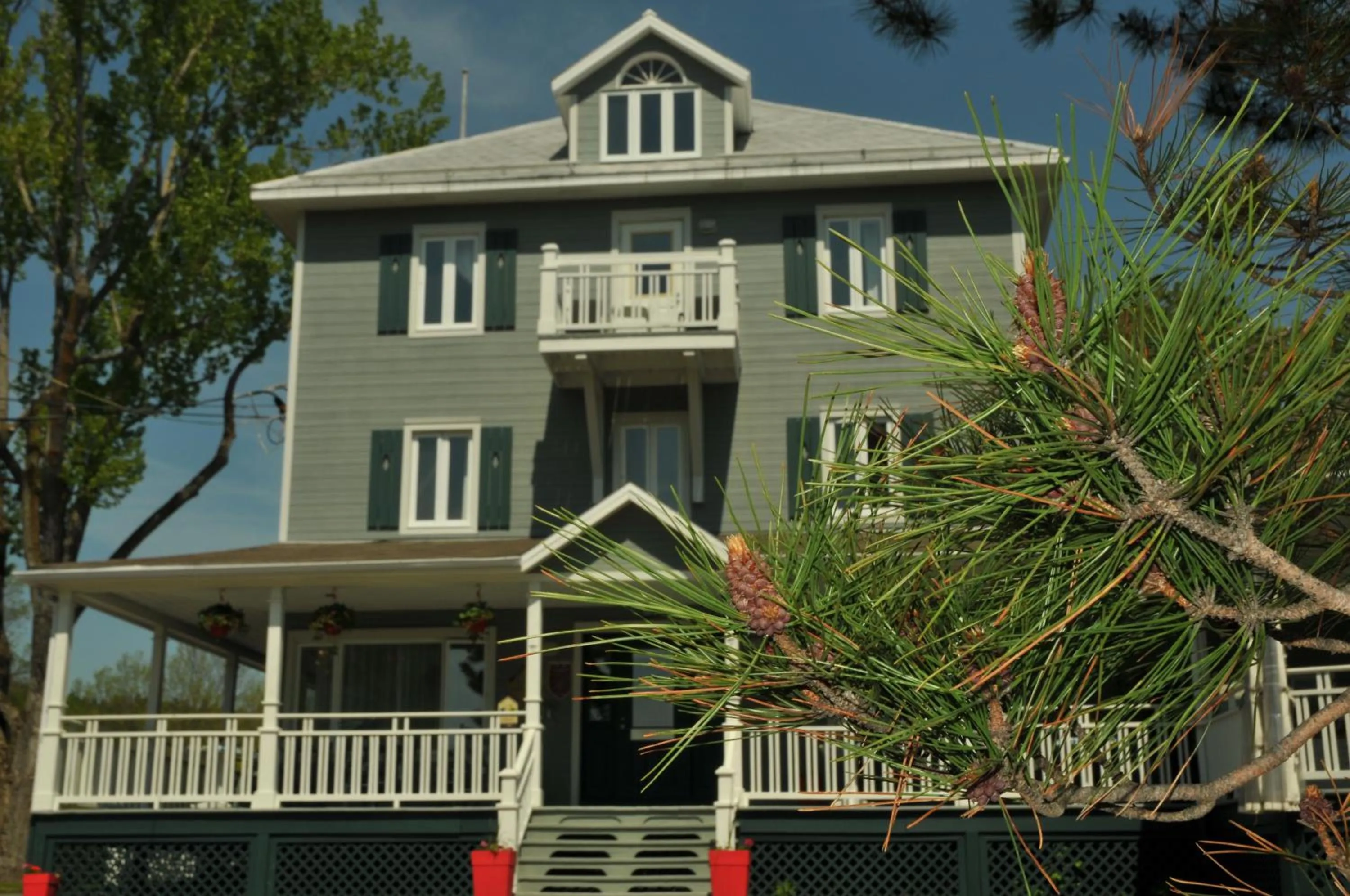 Facade/entrance in Auberge Beausejour