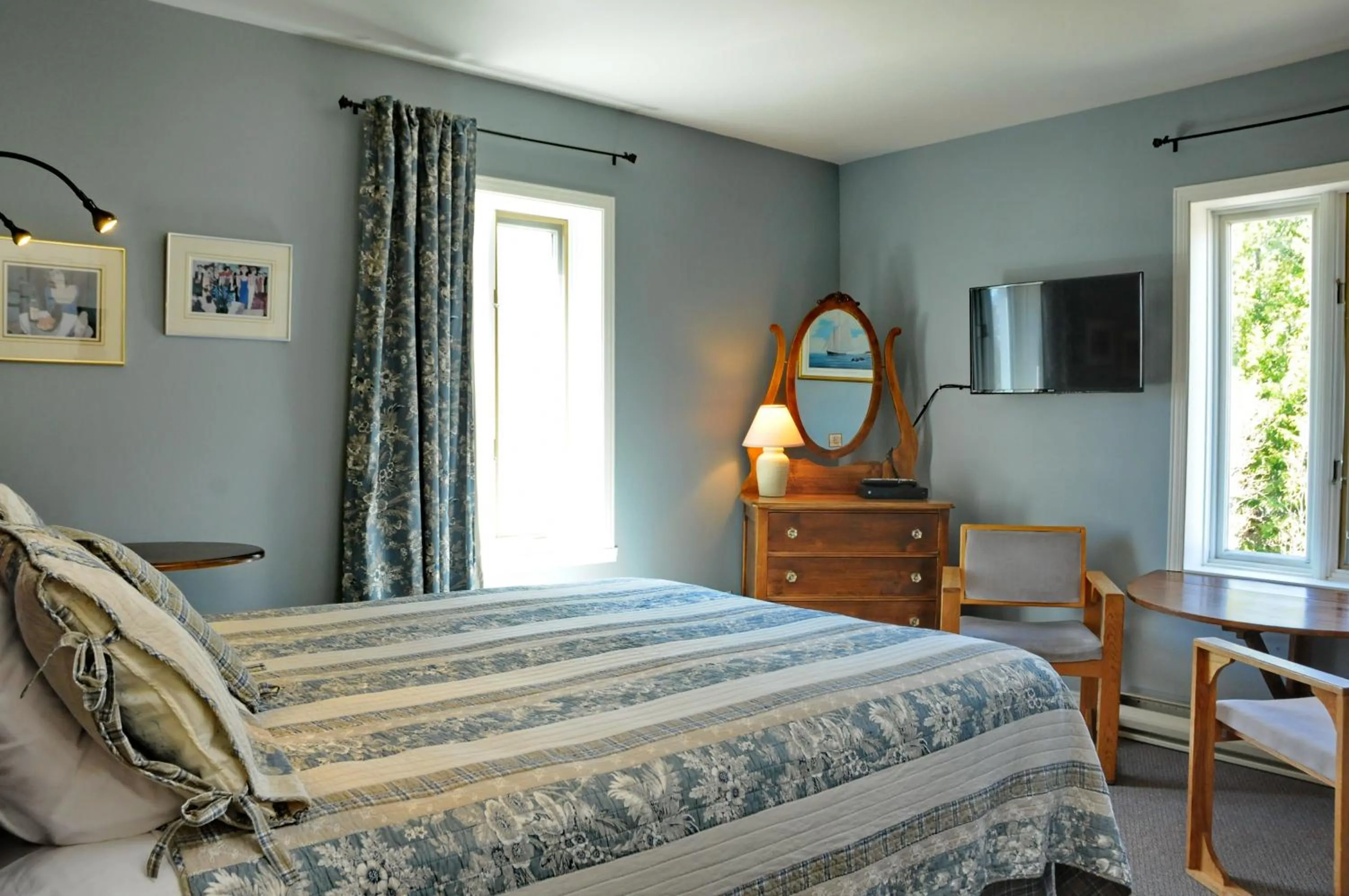 Bed in Auberge Beausejour