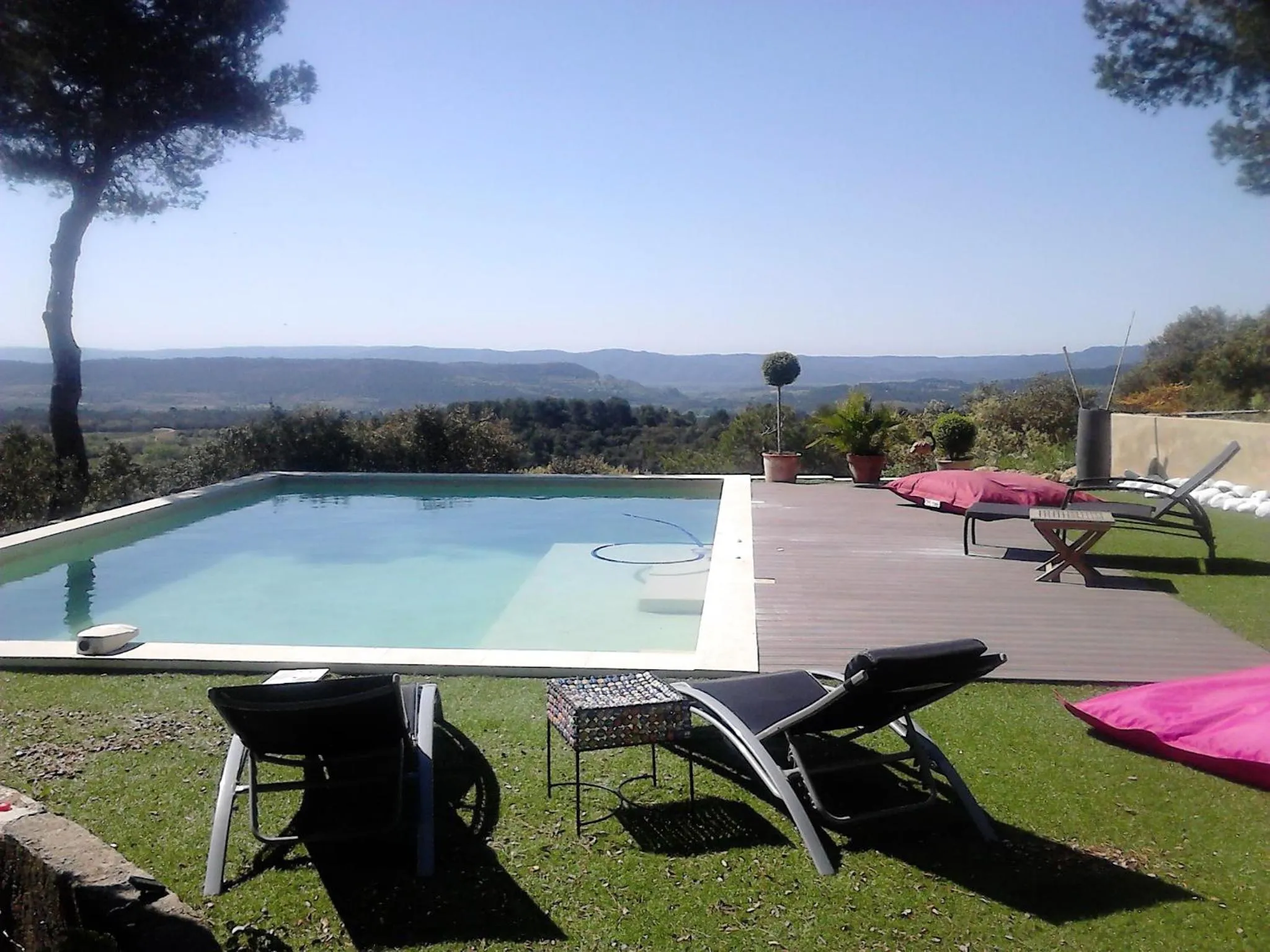 Swimming pool in La Maison de Charlie
