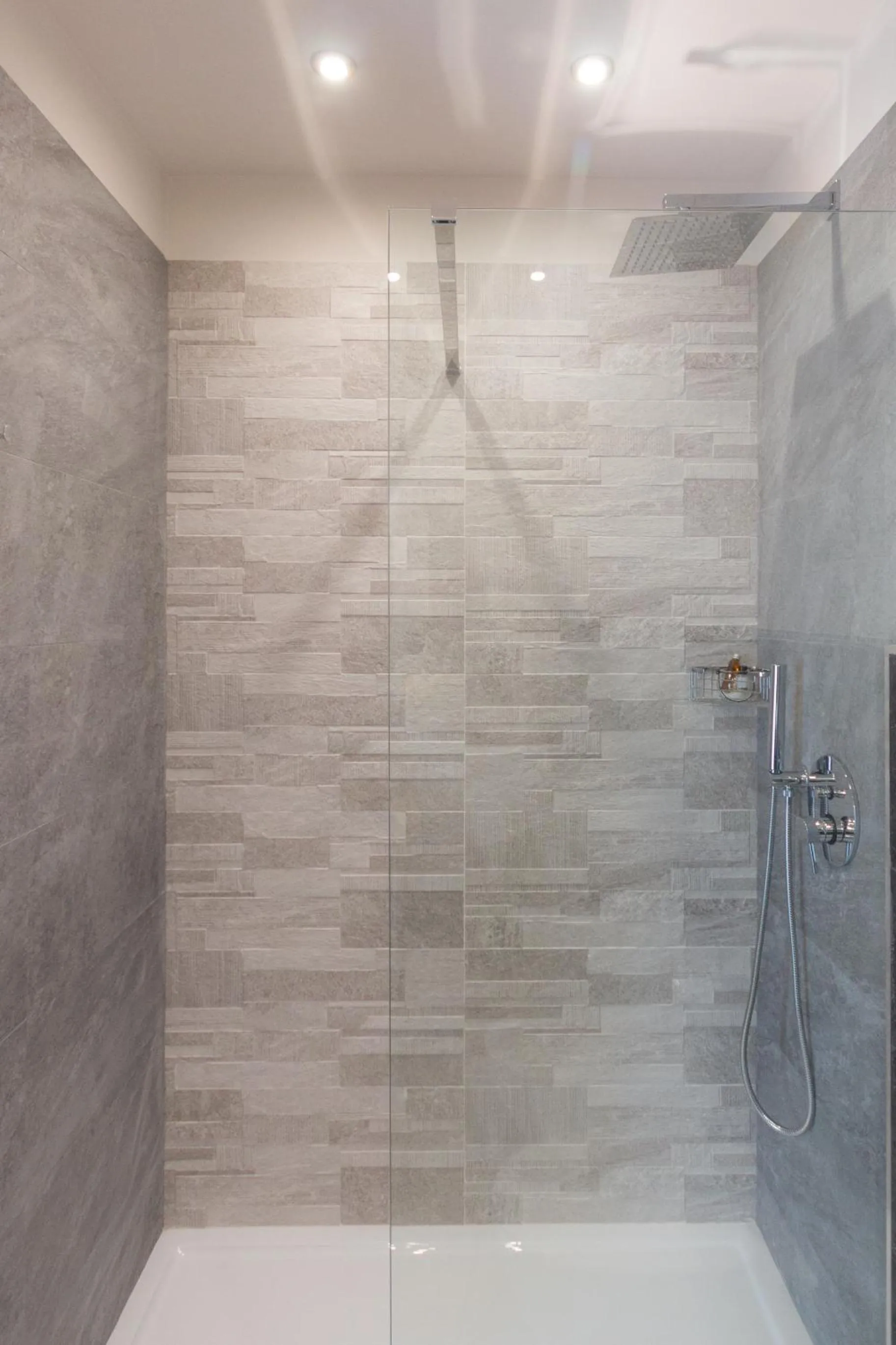 Shower in PhotoGuest B&B