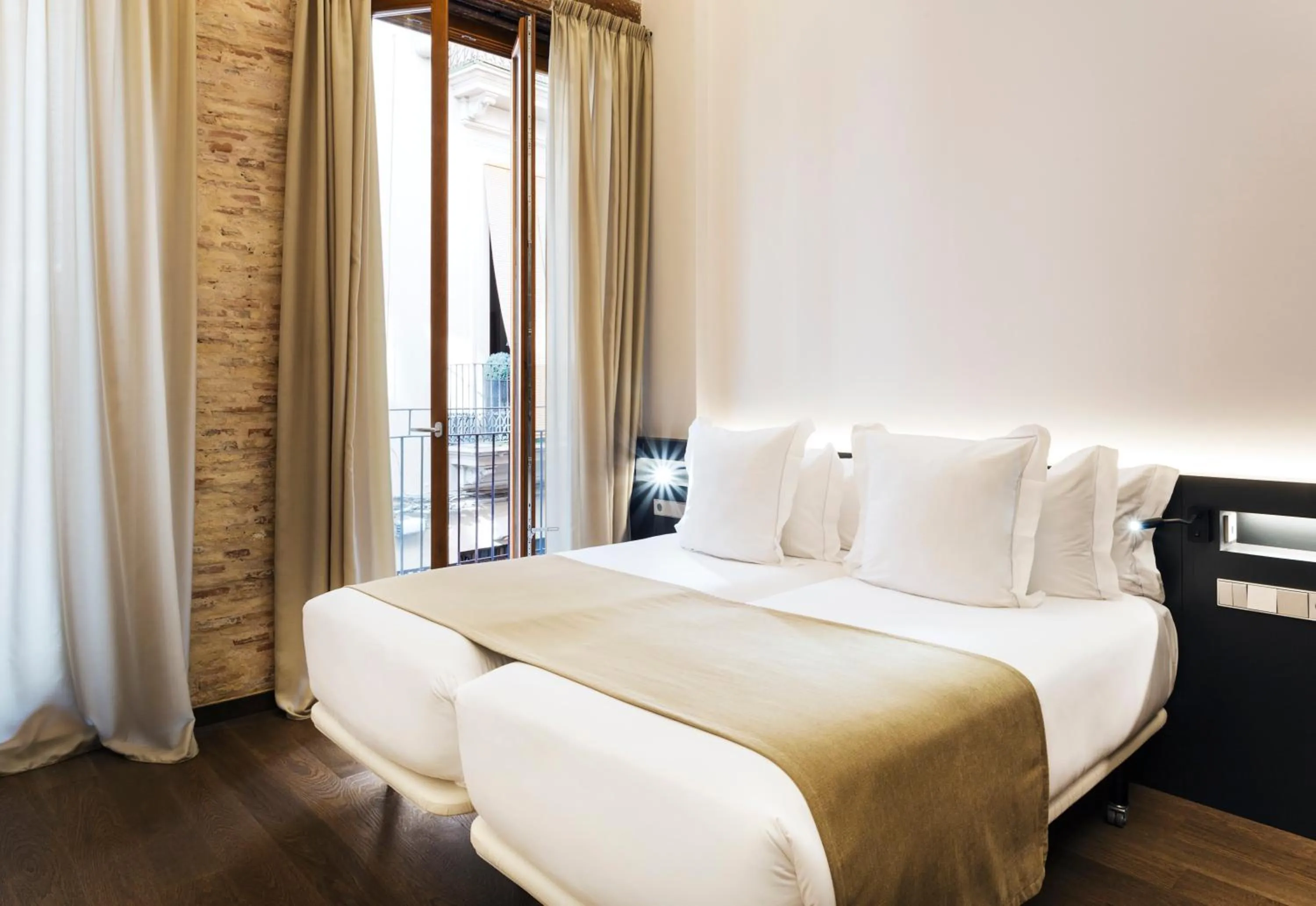 Decorative detail, Bed in One Shot Mercat