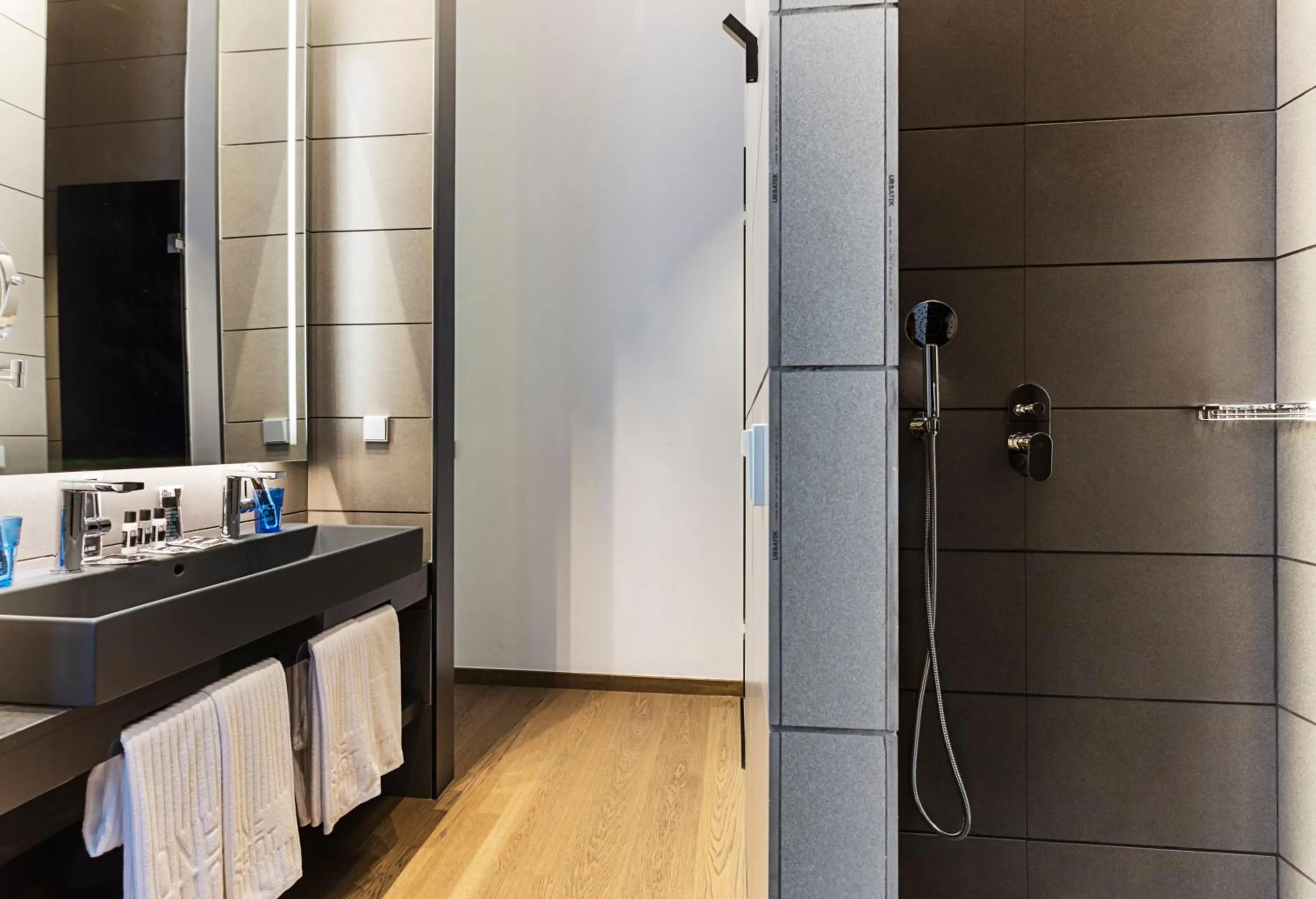 Shower in One Shot Mercat