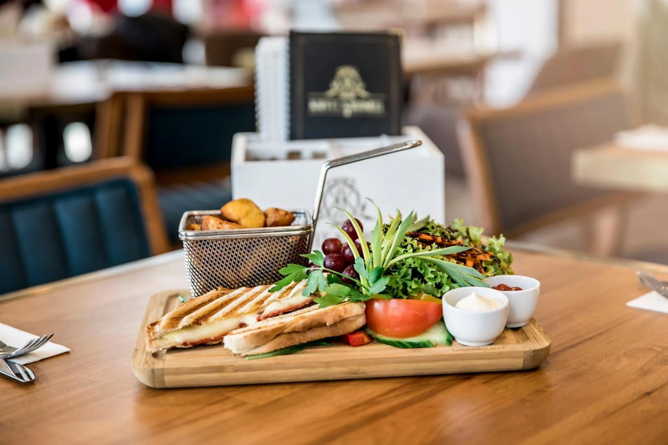 Restaurant/places to eat in Capri by Fraser Berlin