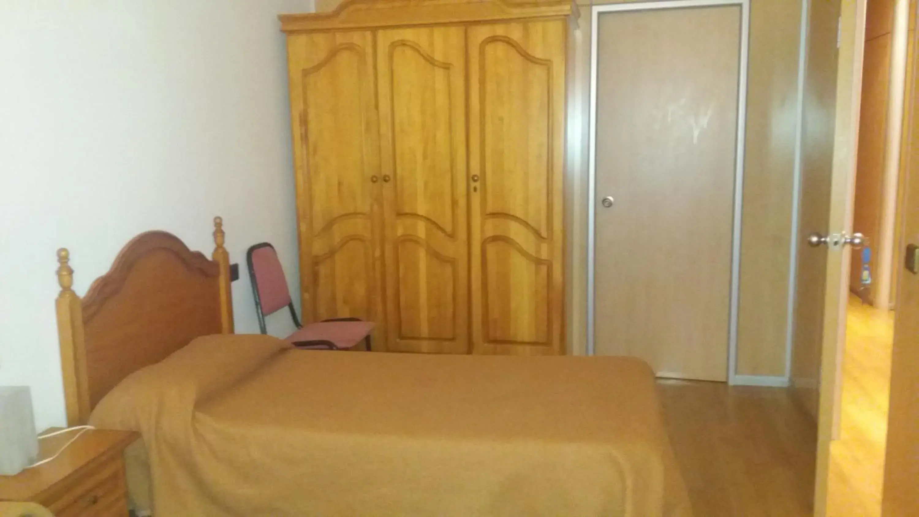 Standard Twin Room - single occupancy in Hostal Bonaterra Standard Twin Room - single occupancy in Hostal Bonaterra