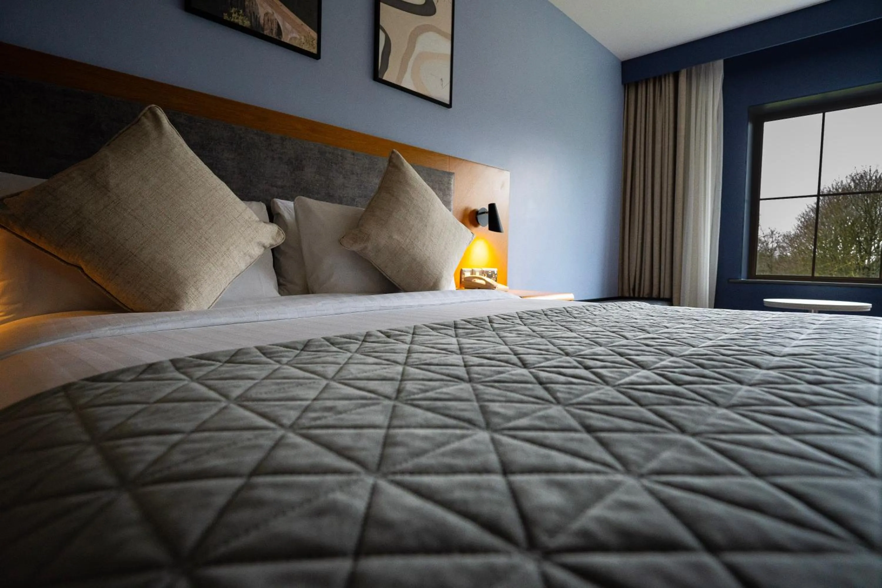 Golfcourse, Bed in Great National Ballykisteen Golf Hotel