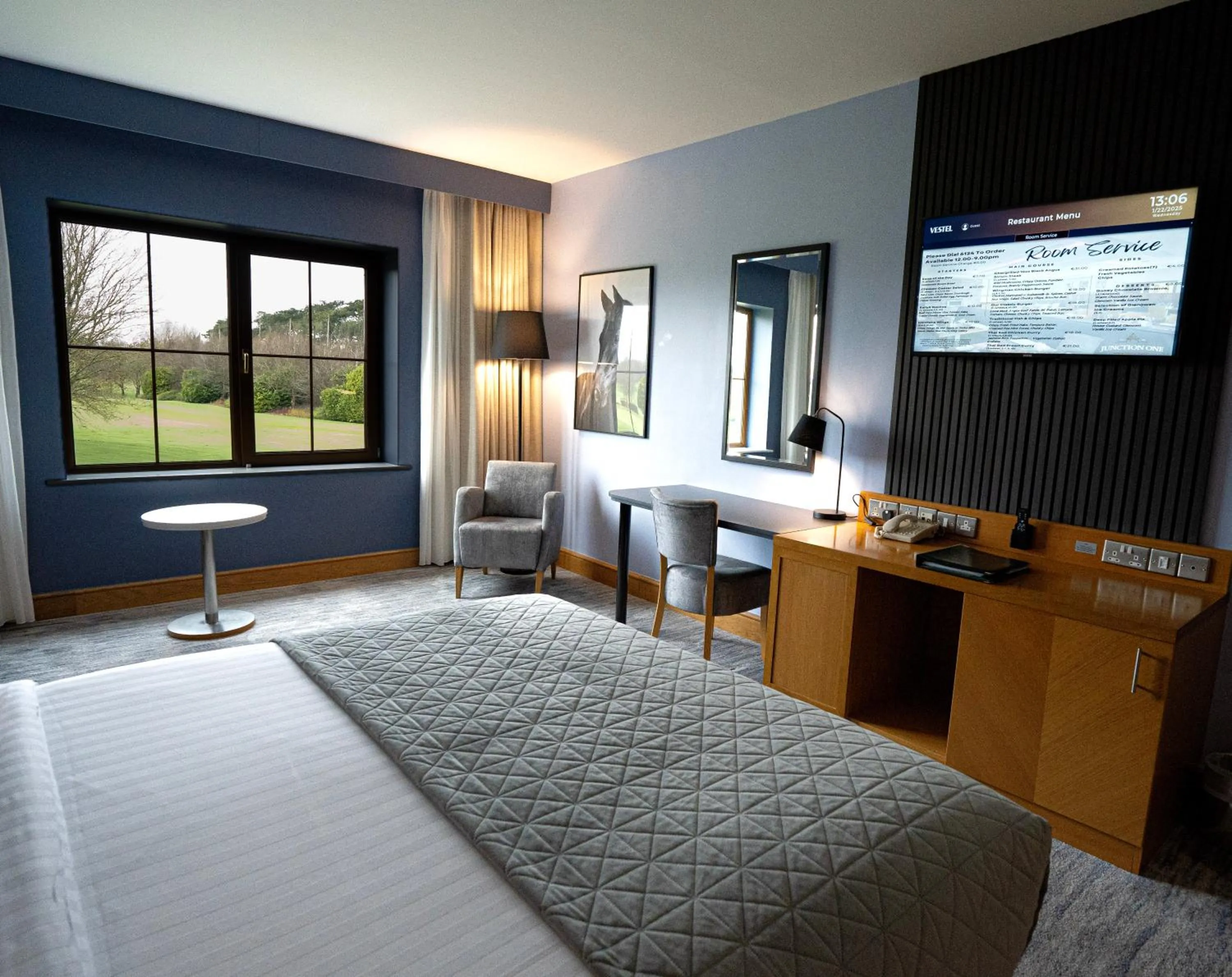 Golfcourse, Bed in Great National Ballykisteen Golf Hotel