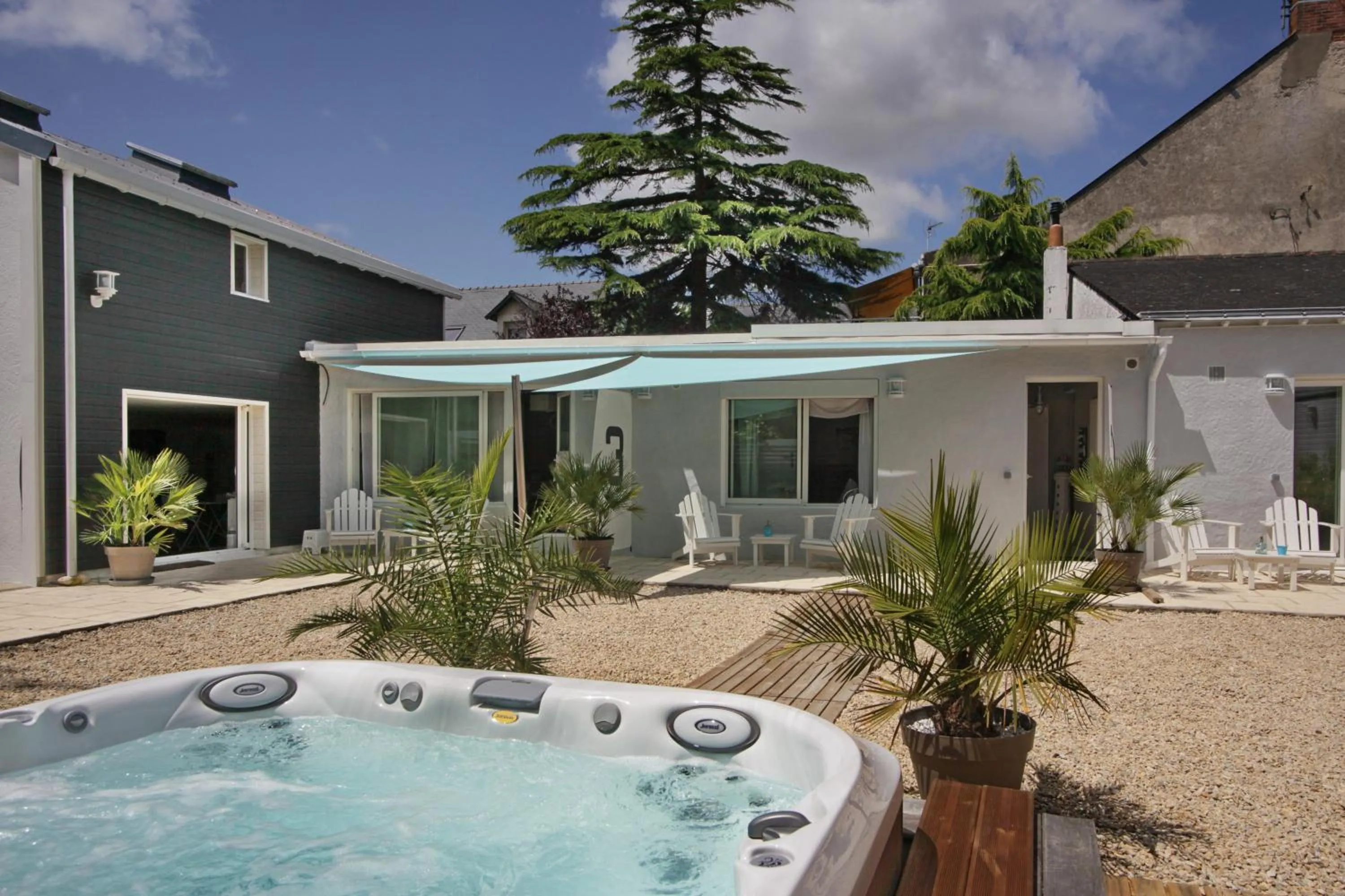 Garden view in La Maison au-dessus des Voiles