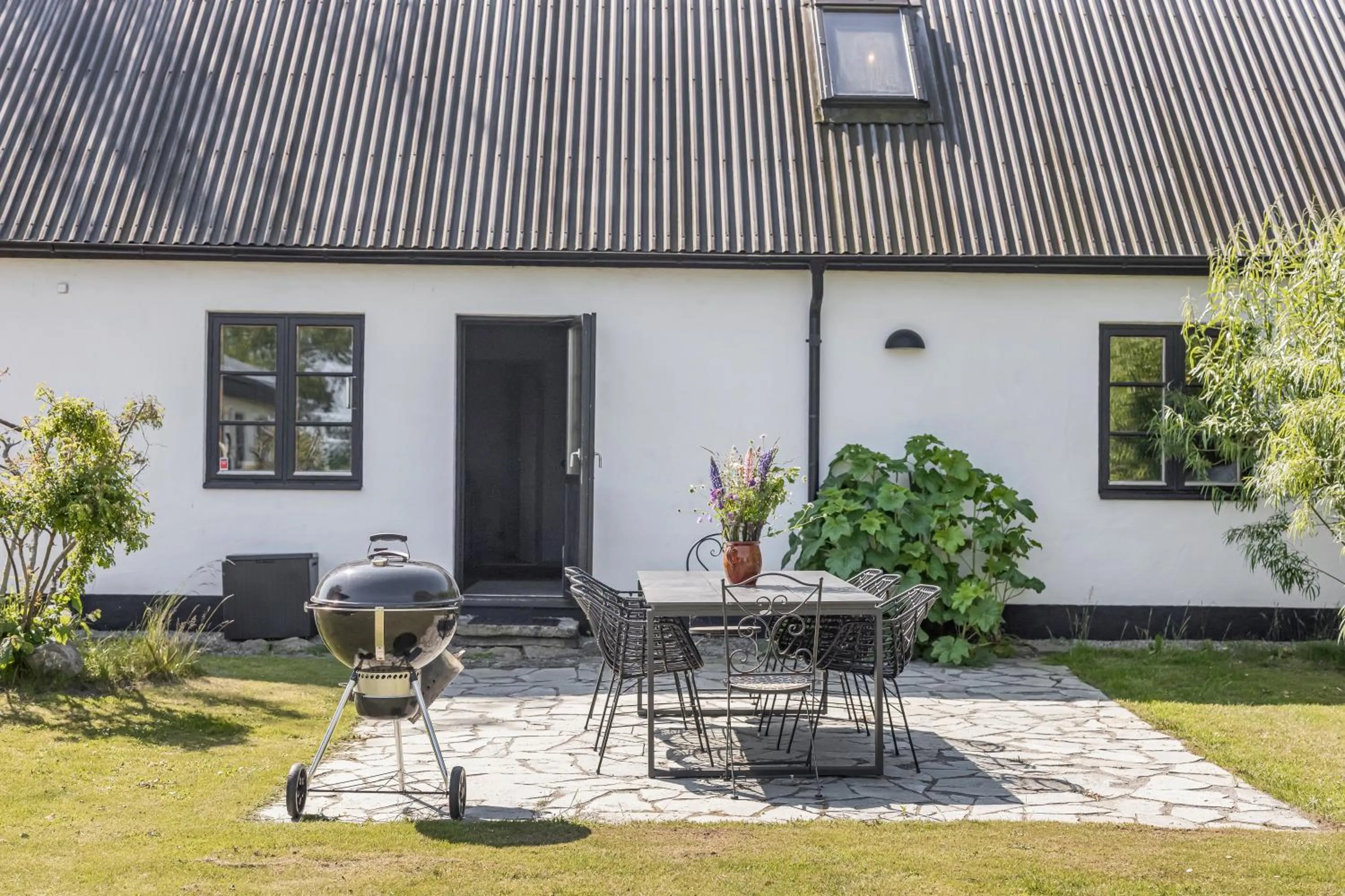 Patio in Mellby Atelier på Österlen