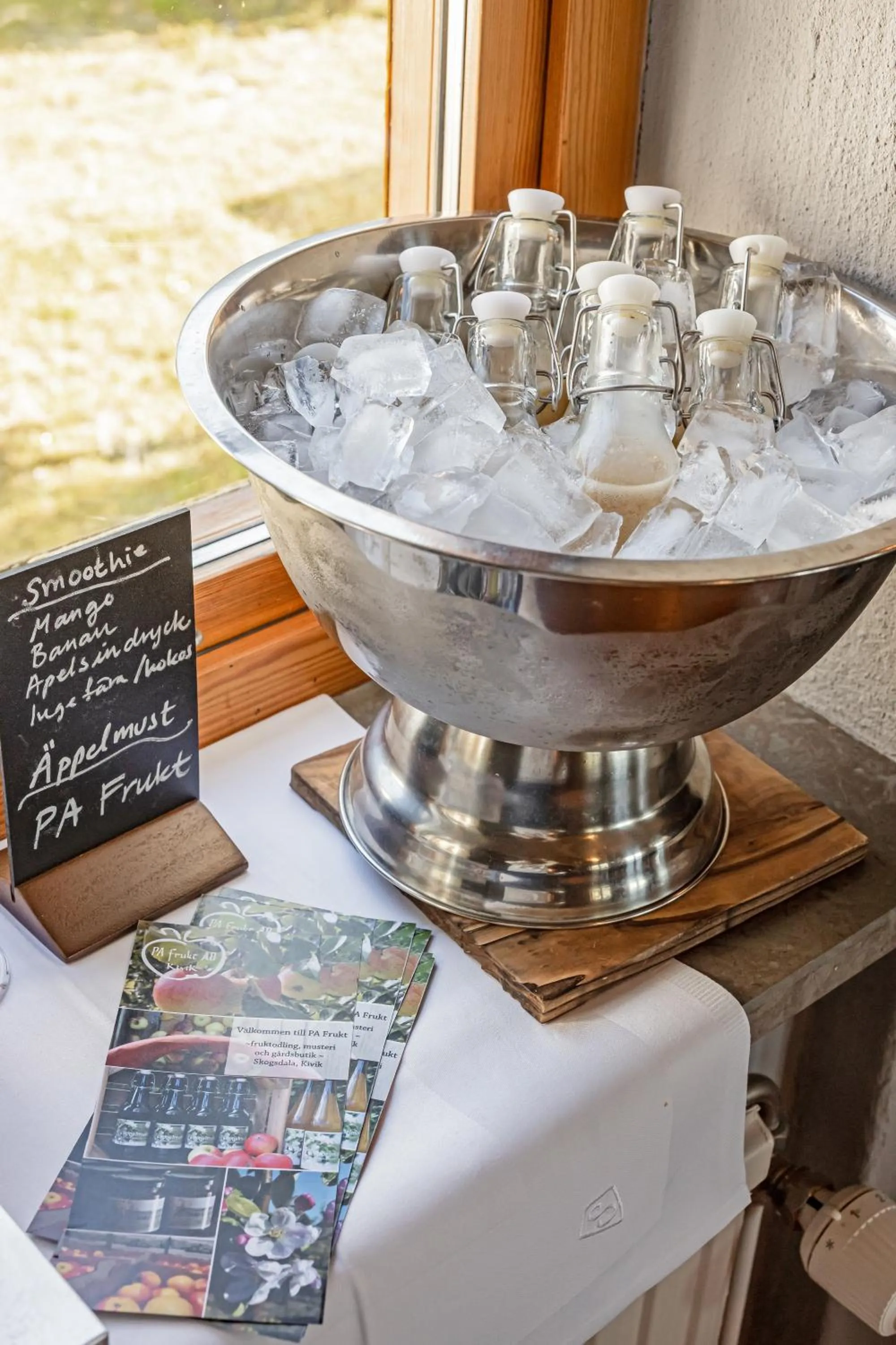 Breakfast in Mellby Atelier på Österlen